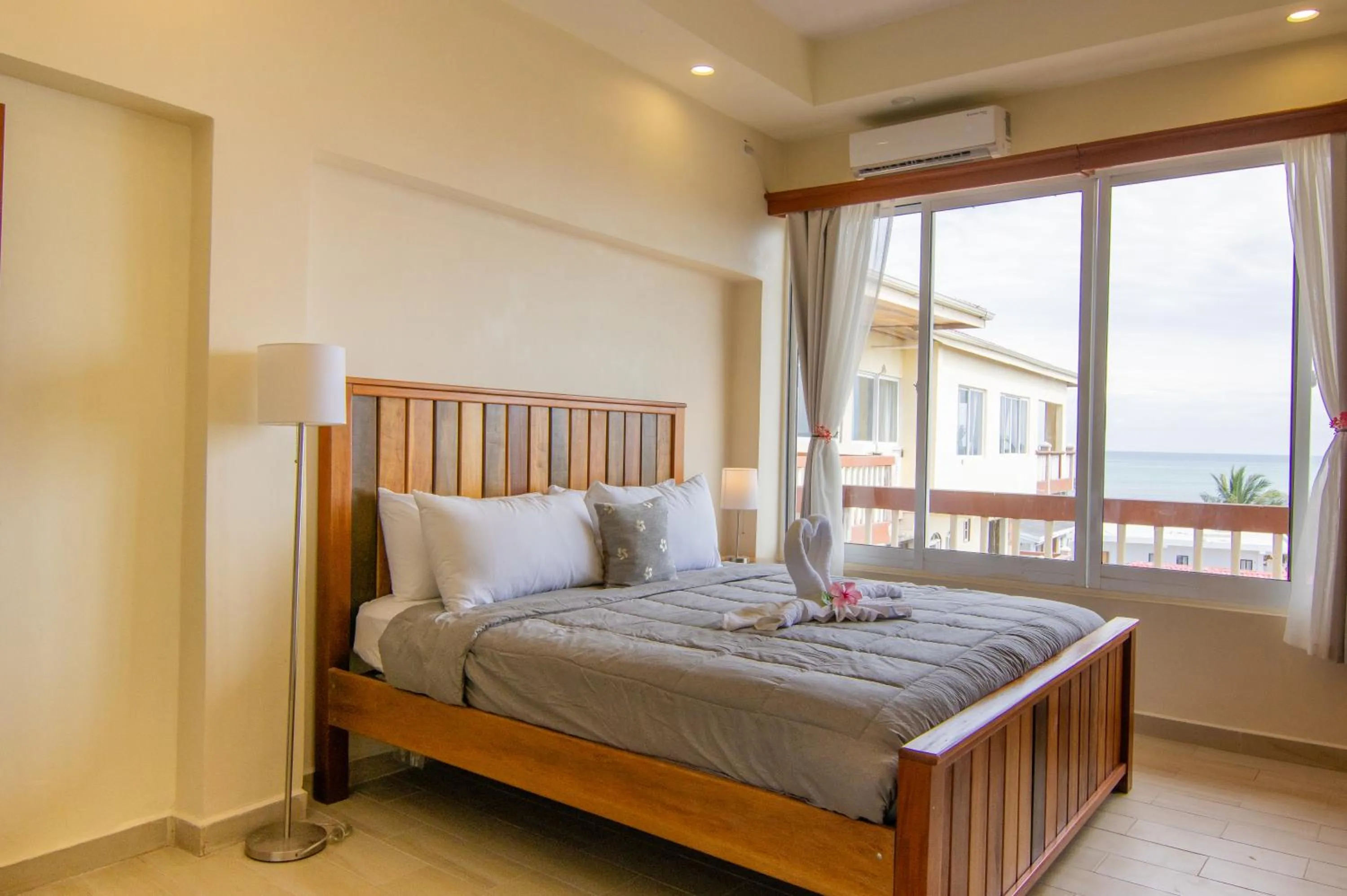 Bedroom, Bed in Tropical Palace Hotel