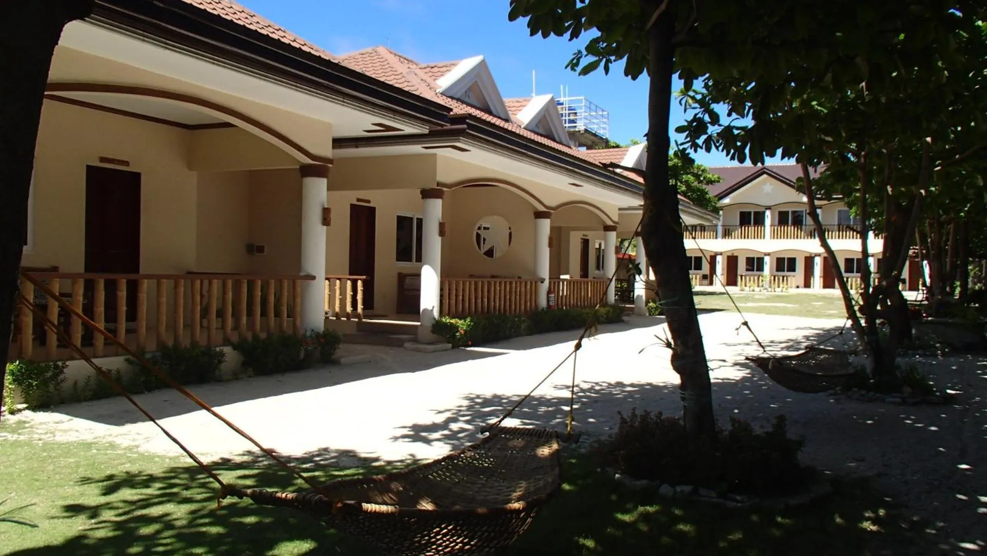 Property building in Malapascua Starlight Resort