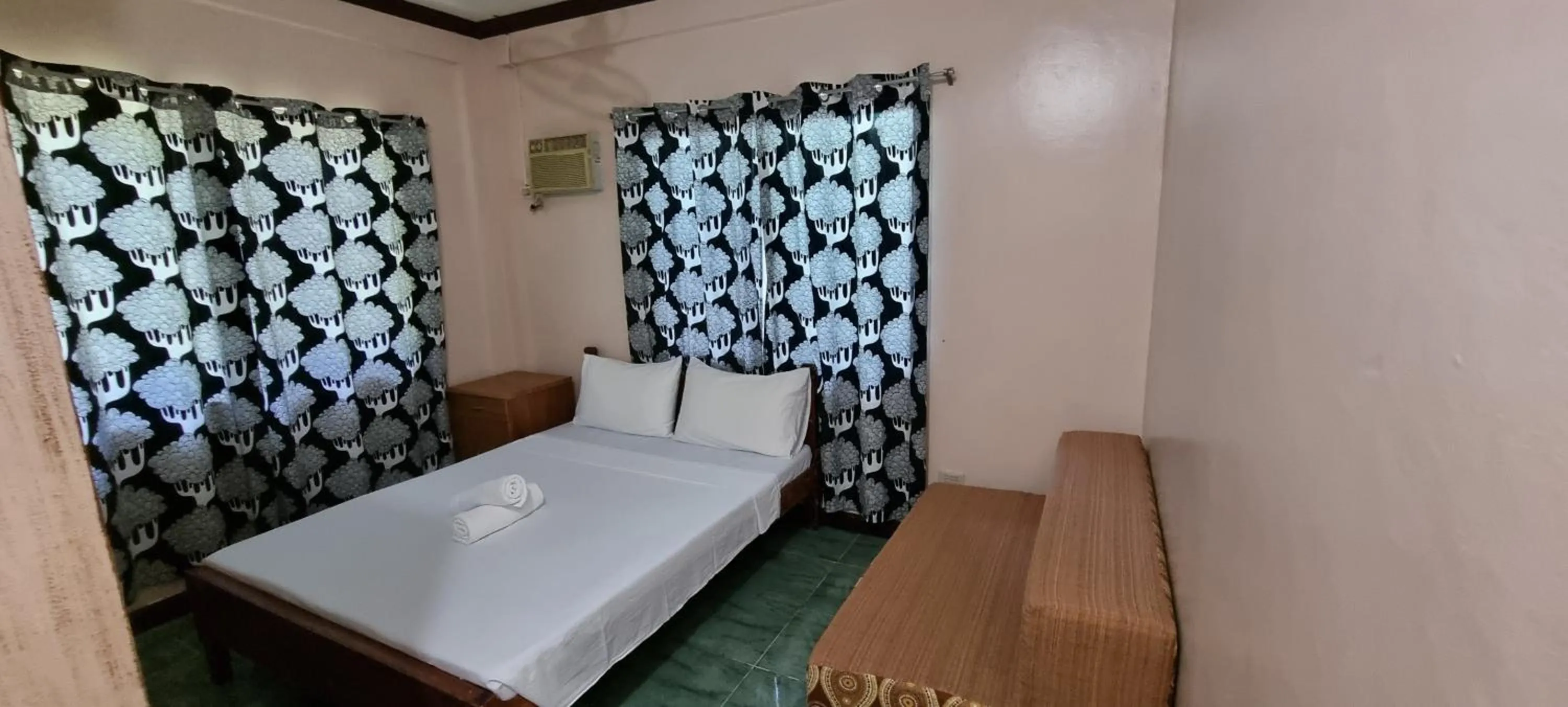 Bed in Malapascua Starlight Resort