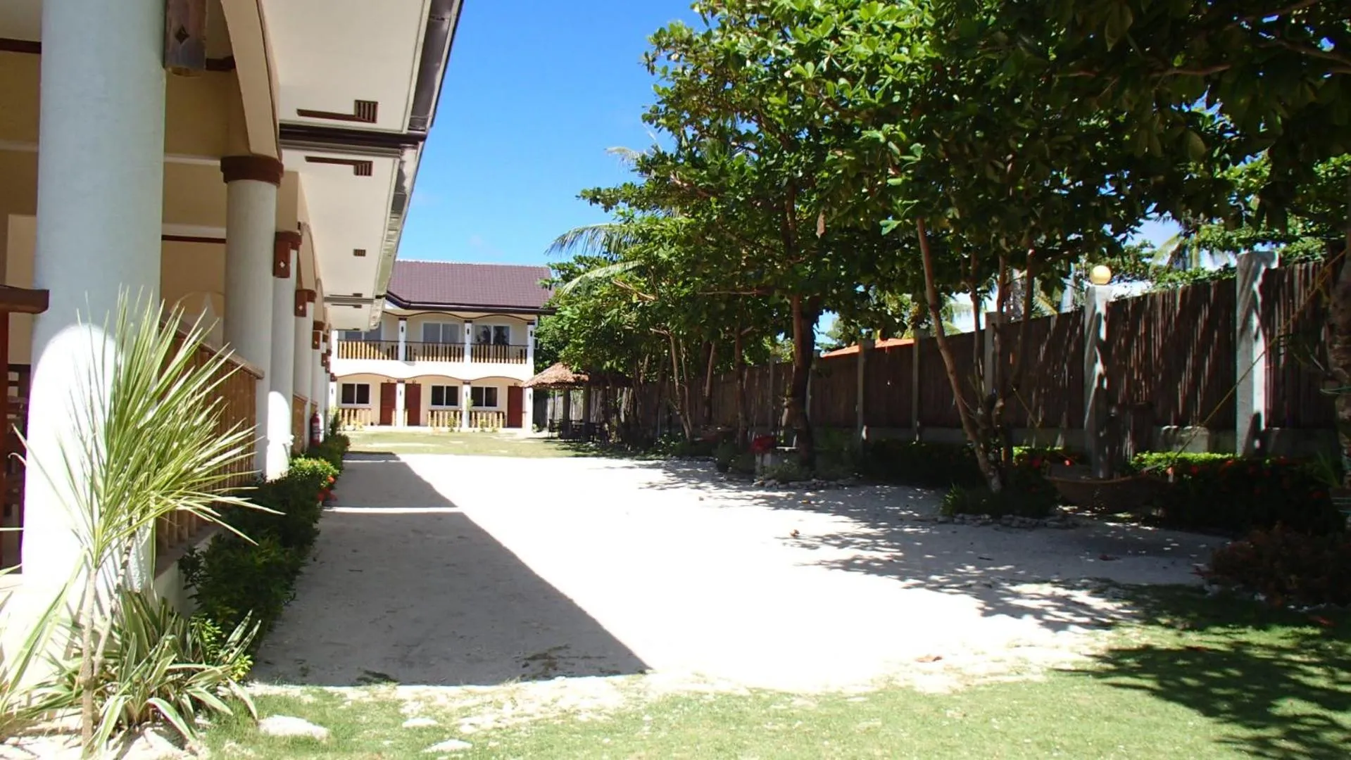Facade/entrance in Malapascua Starlight Resort