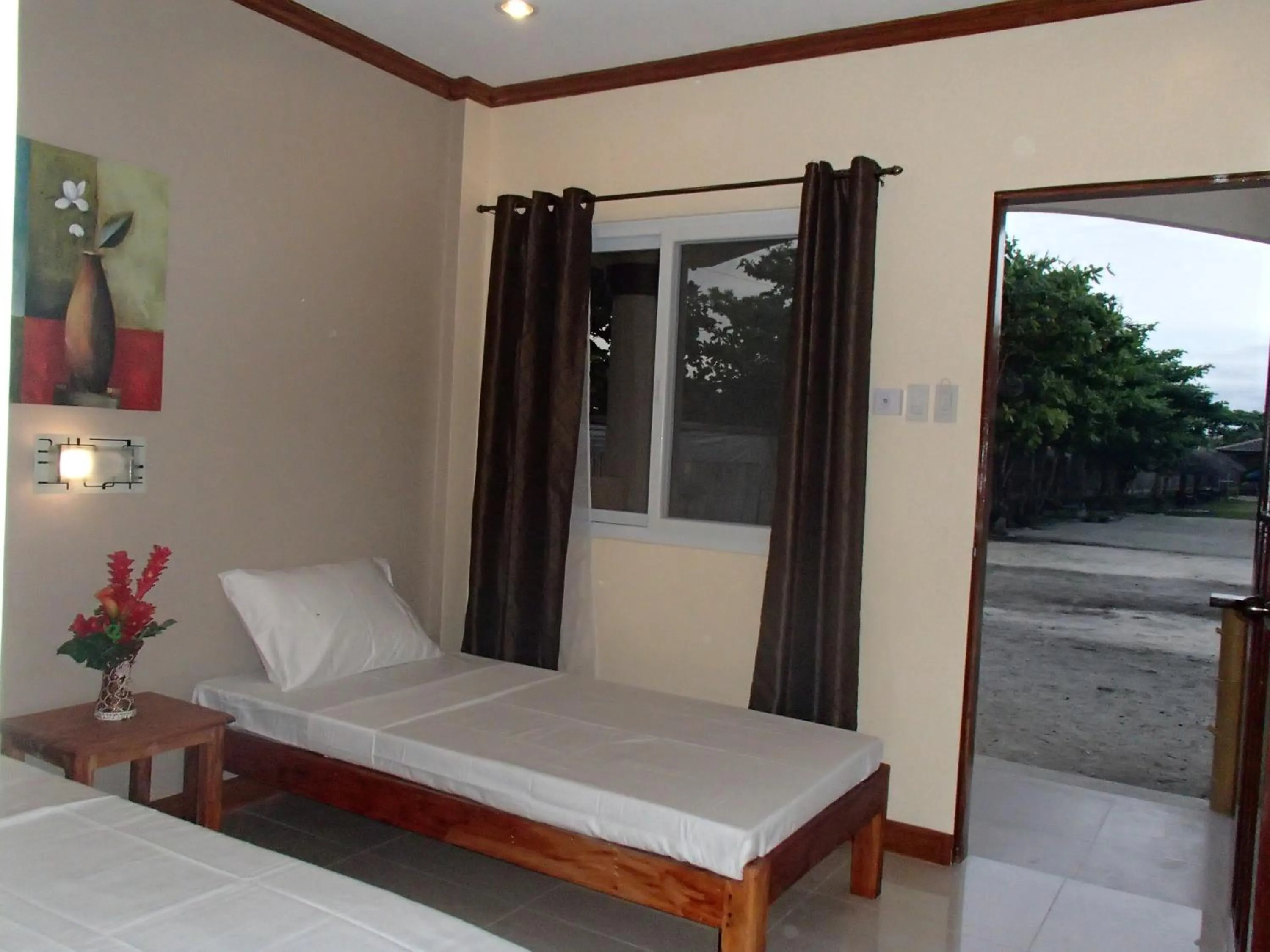 Bed in Malapascua Starlight Resort