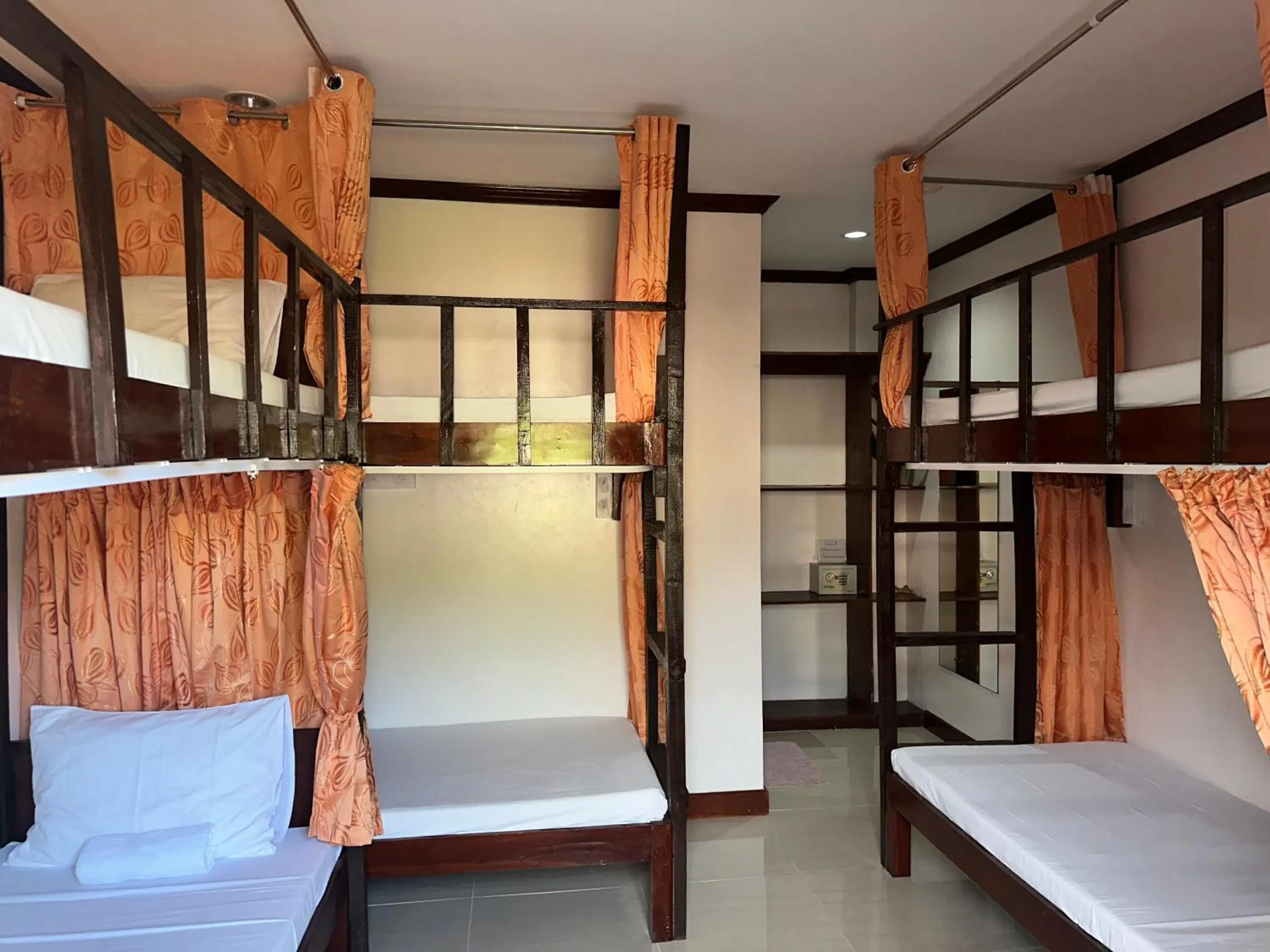 bunk bed, Bed in Malapascua Starlight Resort