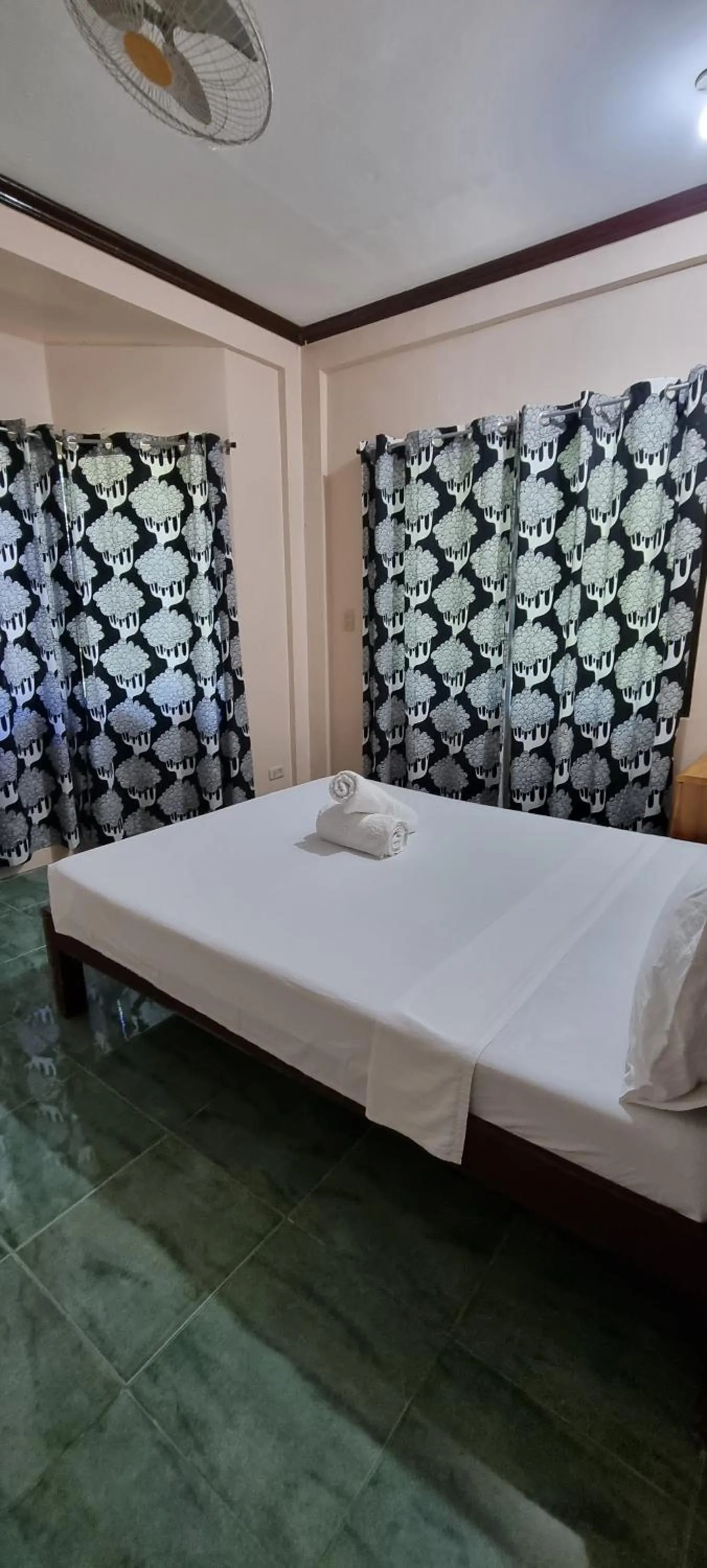Bed in Malapascua Starlight Resort