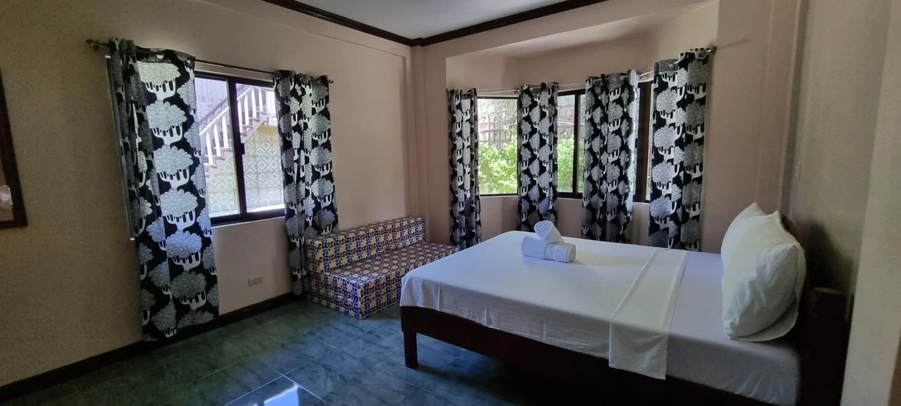 Bed in Malapascua Starlight Resort