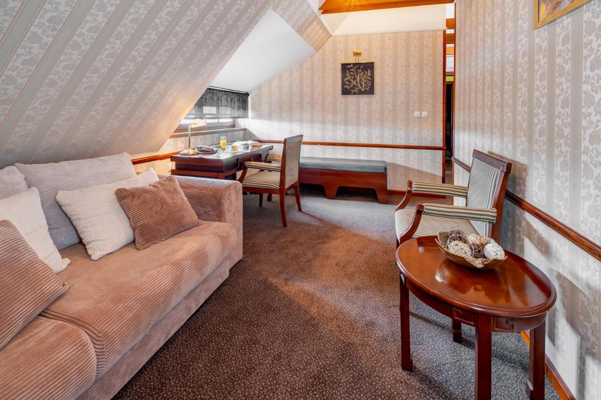 Photo of the whole room, Bed in Hotel Golden Eagle