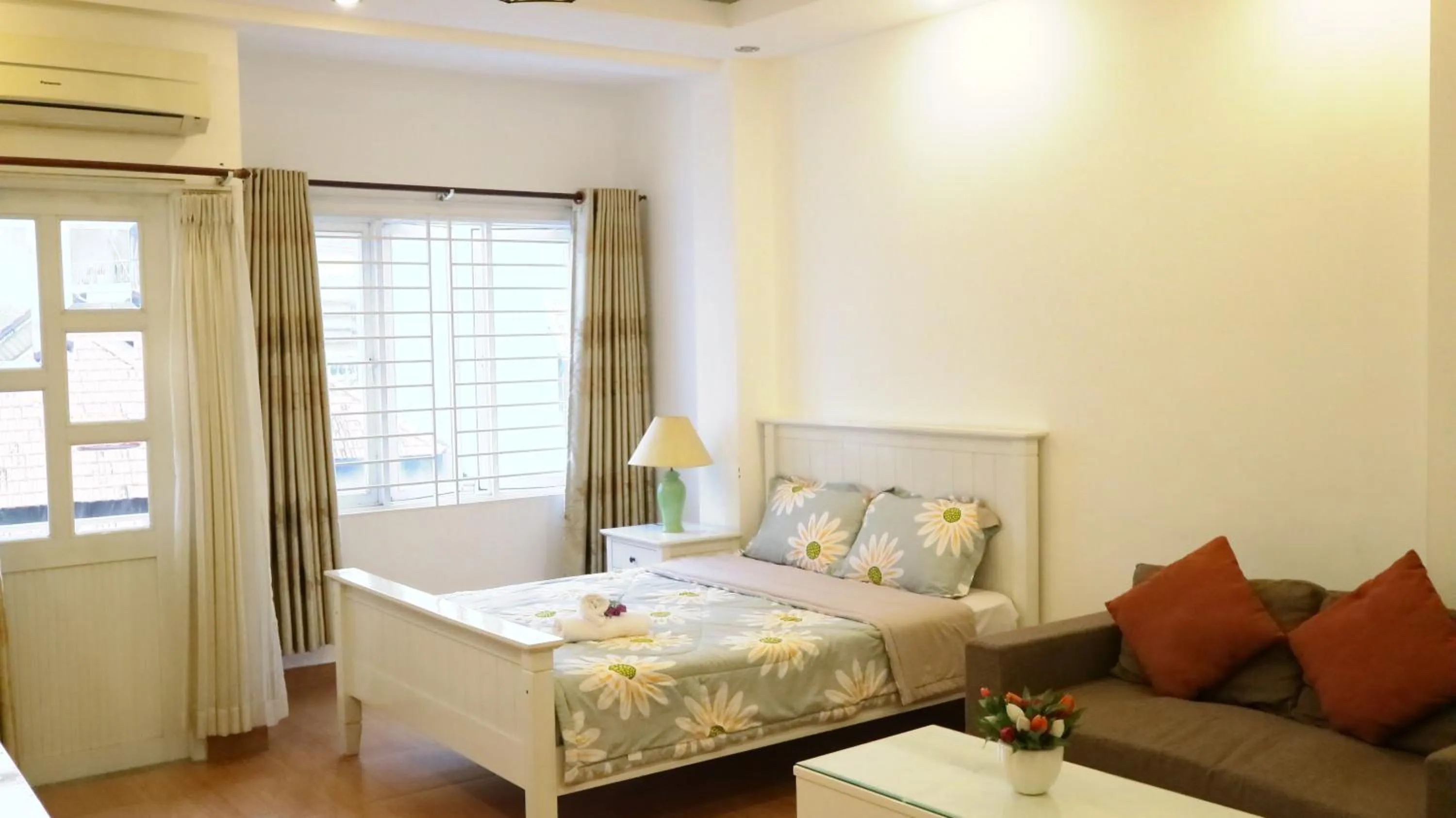 Bed in Smiley Apartment 3