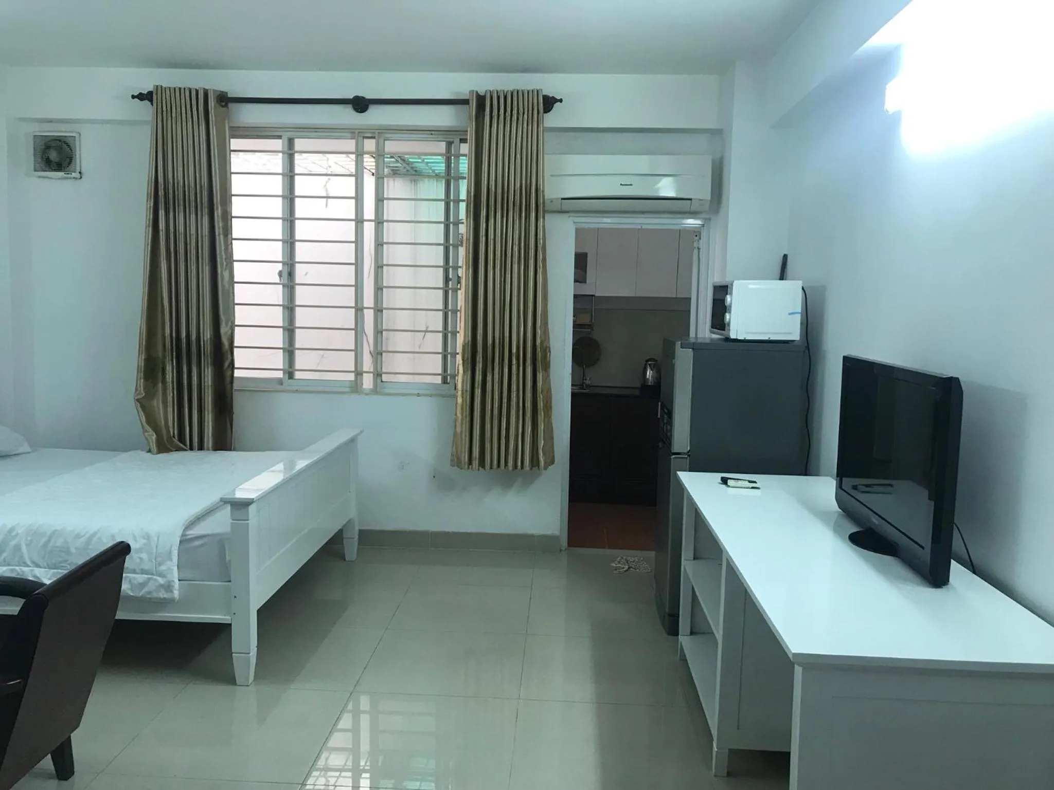 Bed in Smiley Apartment 3