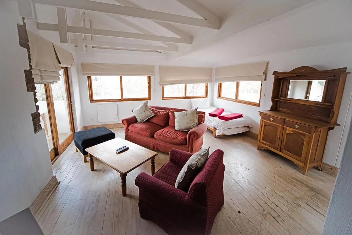 Seating area, Bed in 278 on Main