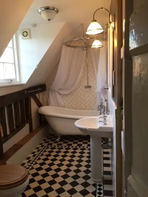 Bathroom in Mulleys Cottage (Bed and Breakfast)