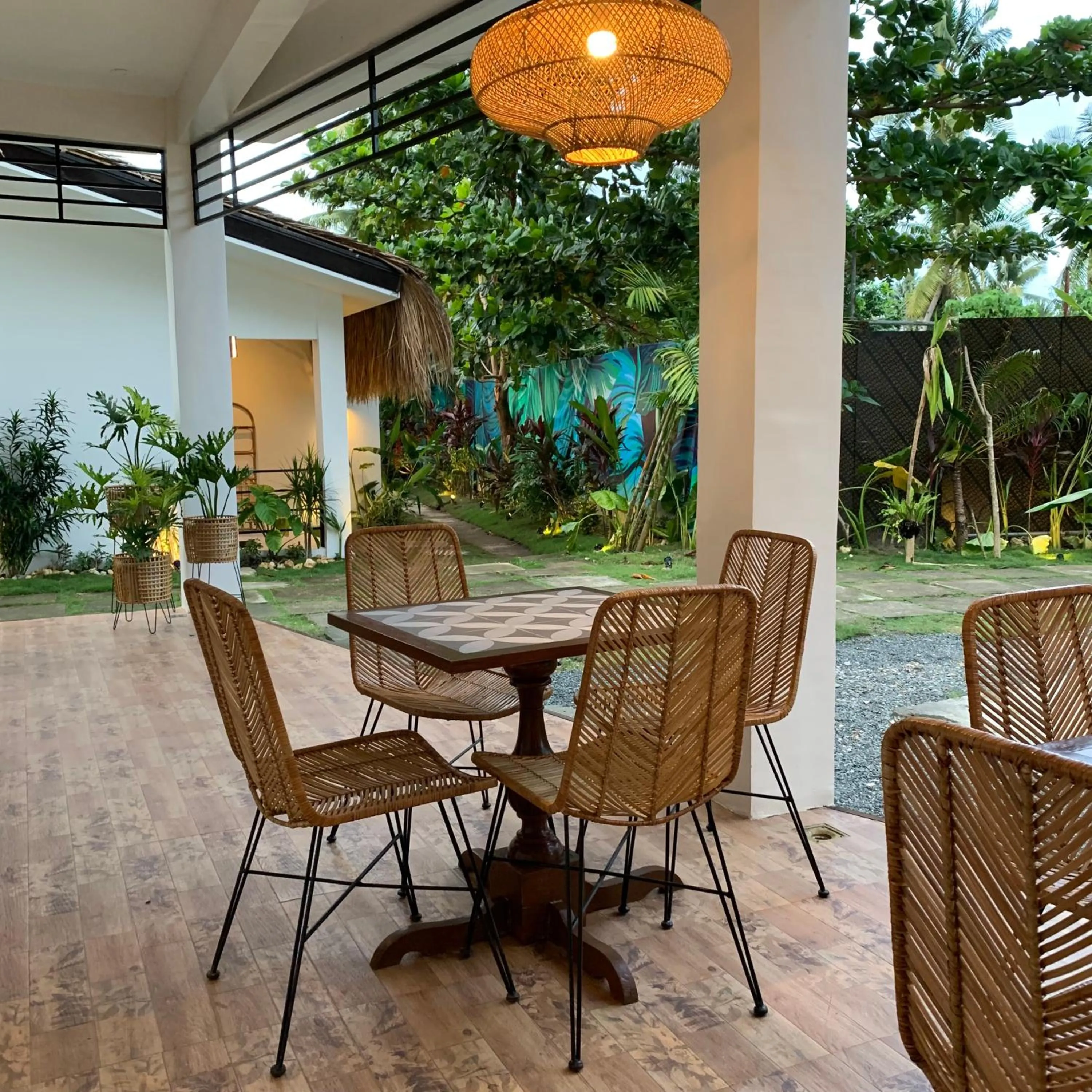 Restaurant/places to eat in Bahandi Hotel