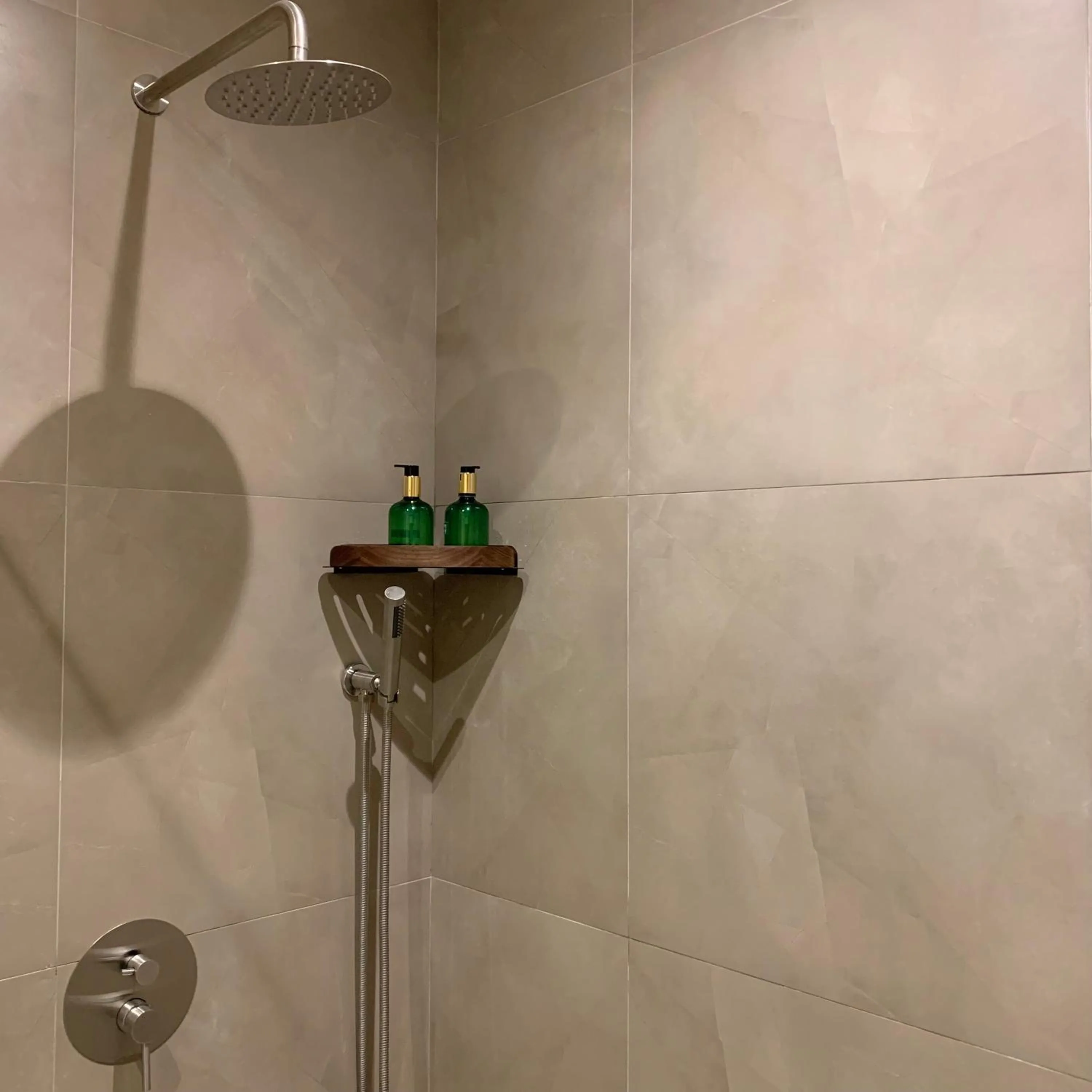 Bathroom in Bahandi Hotel