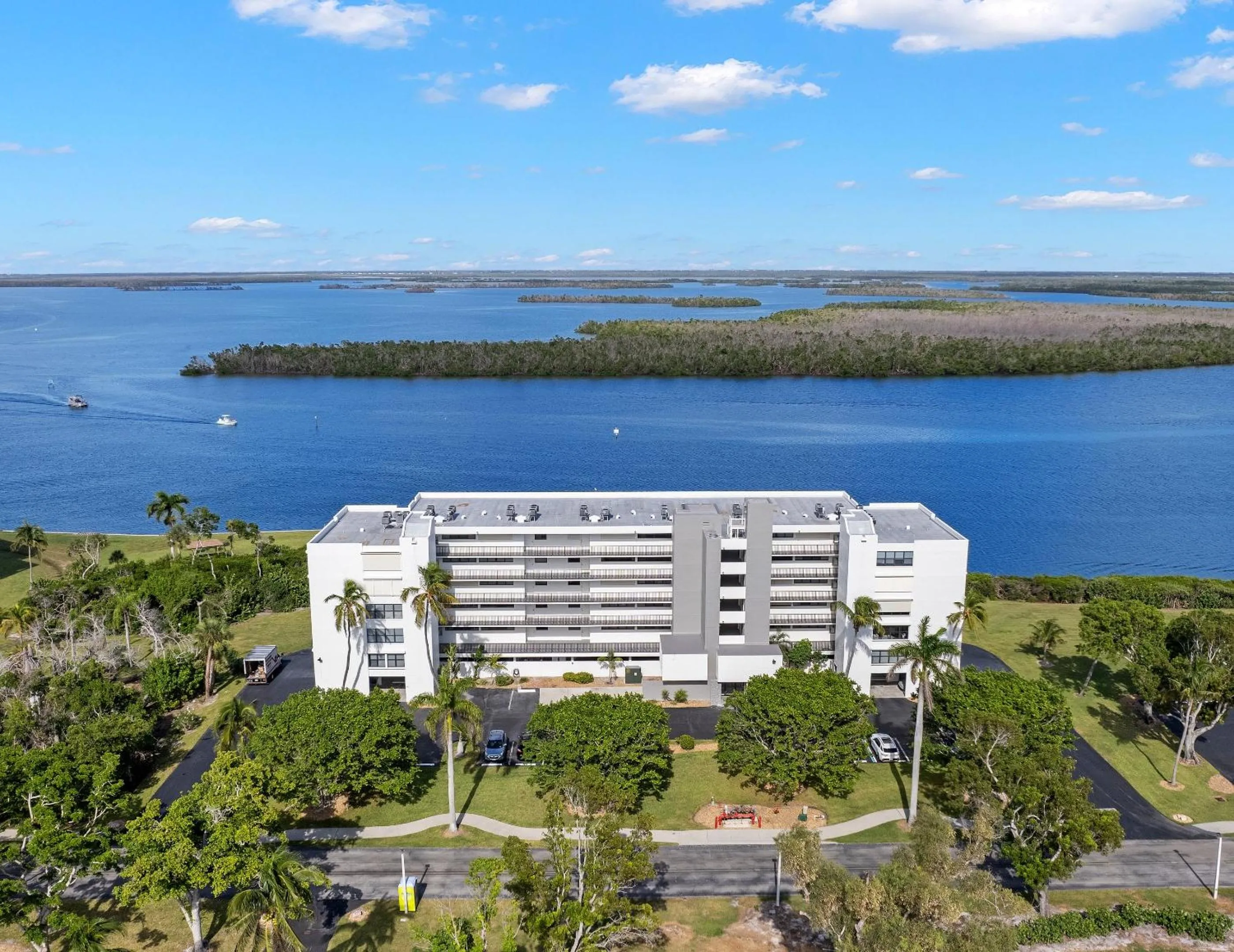 Property building in Palms of Bay Beach 4F