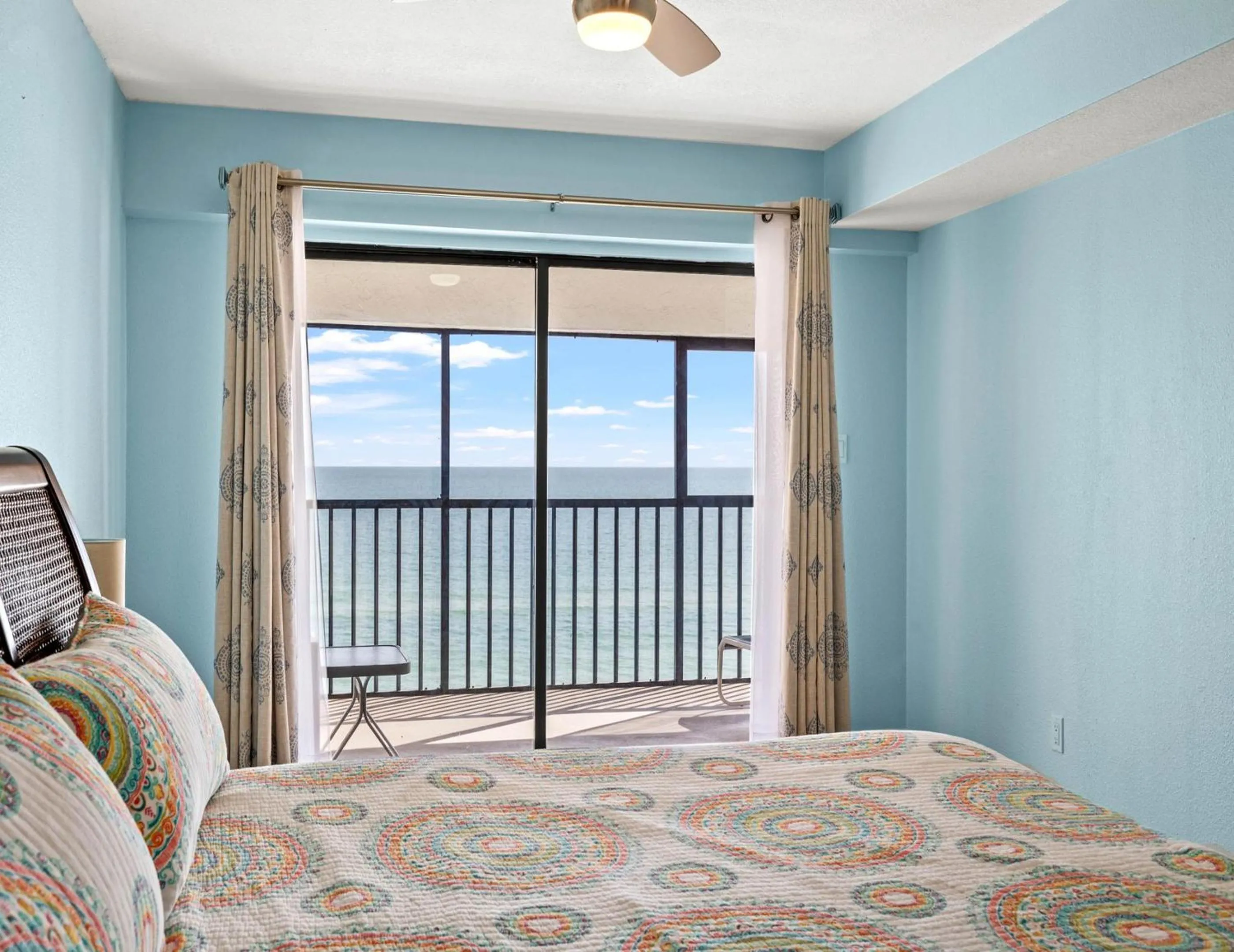 Property building, Bed in Arie Dam 404