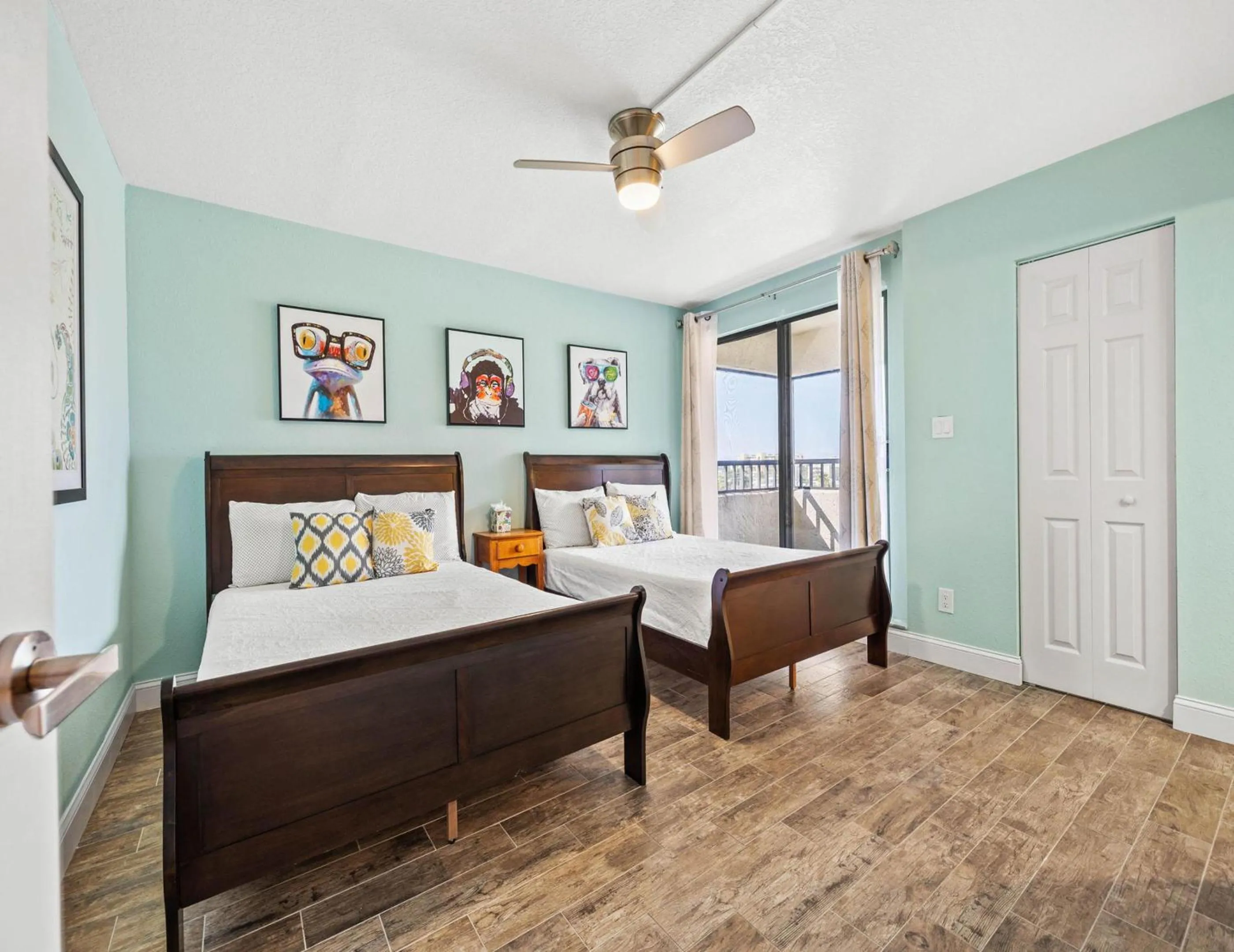 Property building, Bed in Arie Dam 404