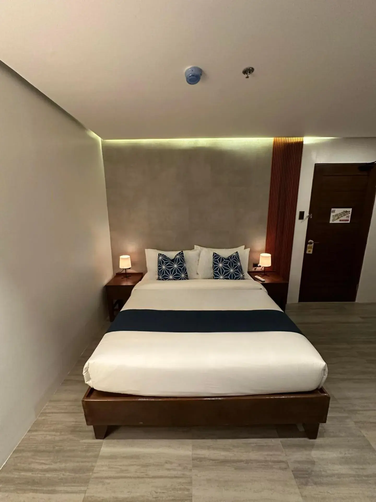 Queen Room in Coron 180 Hotel Queen Room in Coron 180 Hotel