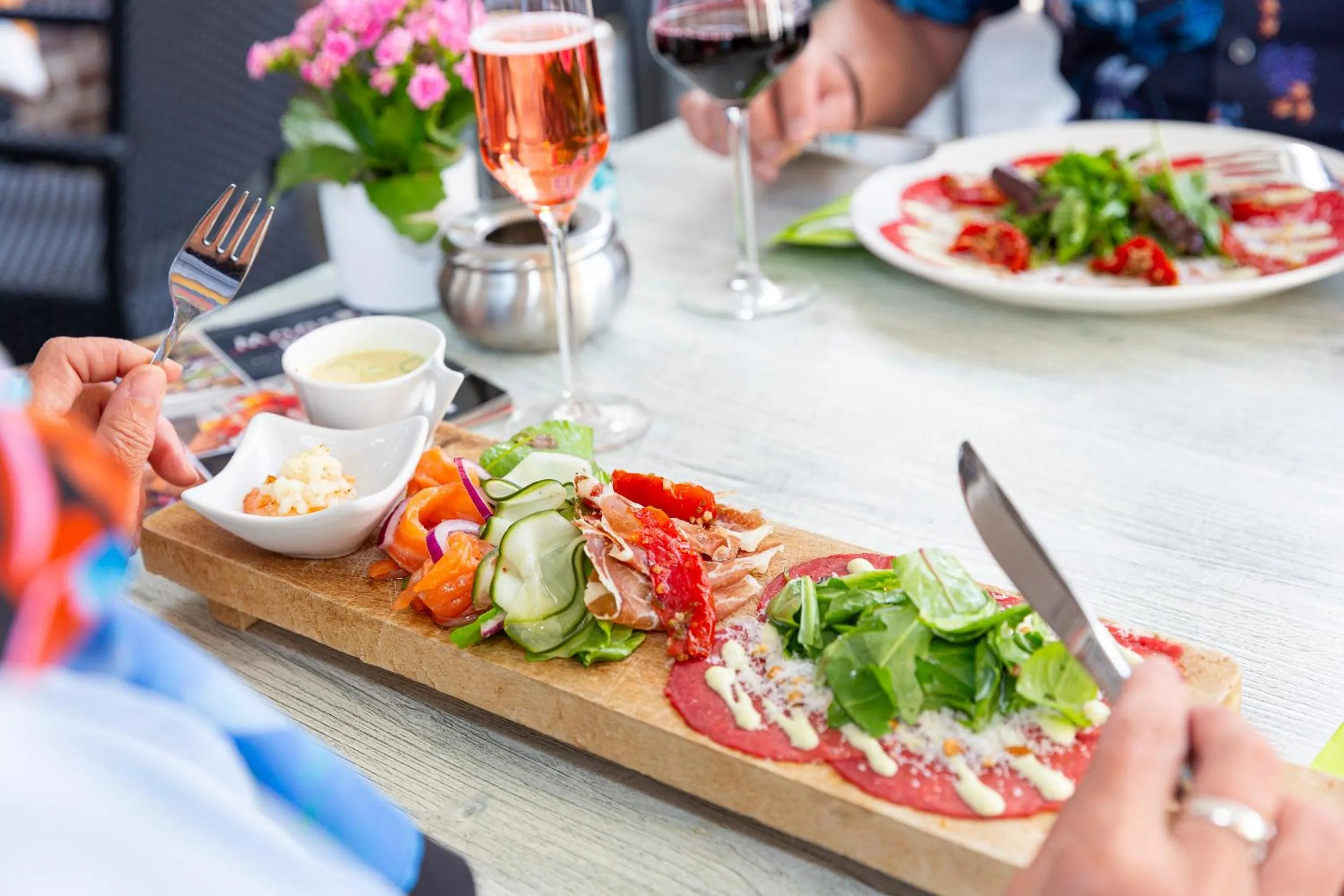 Food and drinks in Hotel De Maasparel Arcen