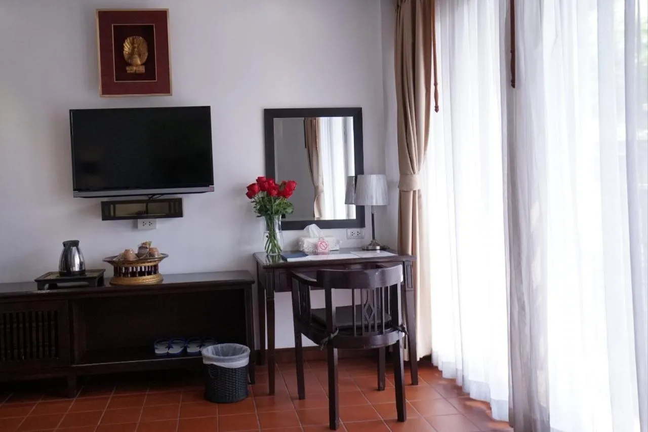 TV and multimedia in Baan Huenphen Boutique Hotel