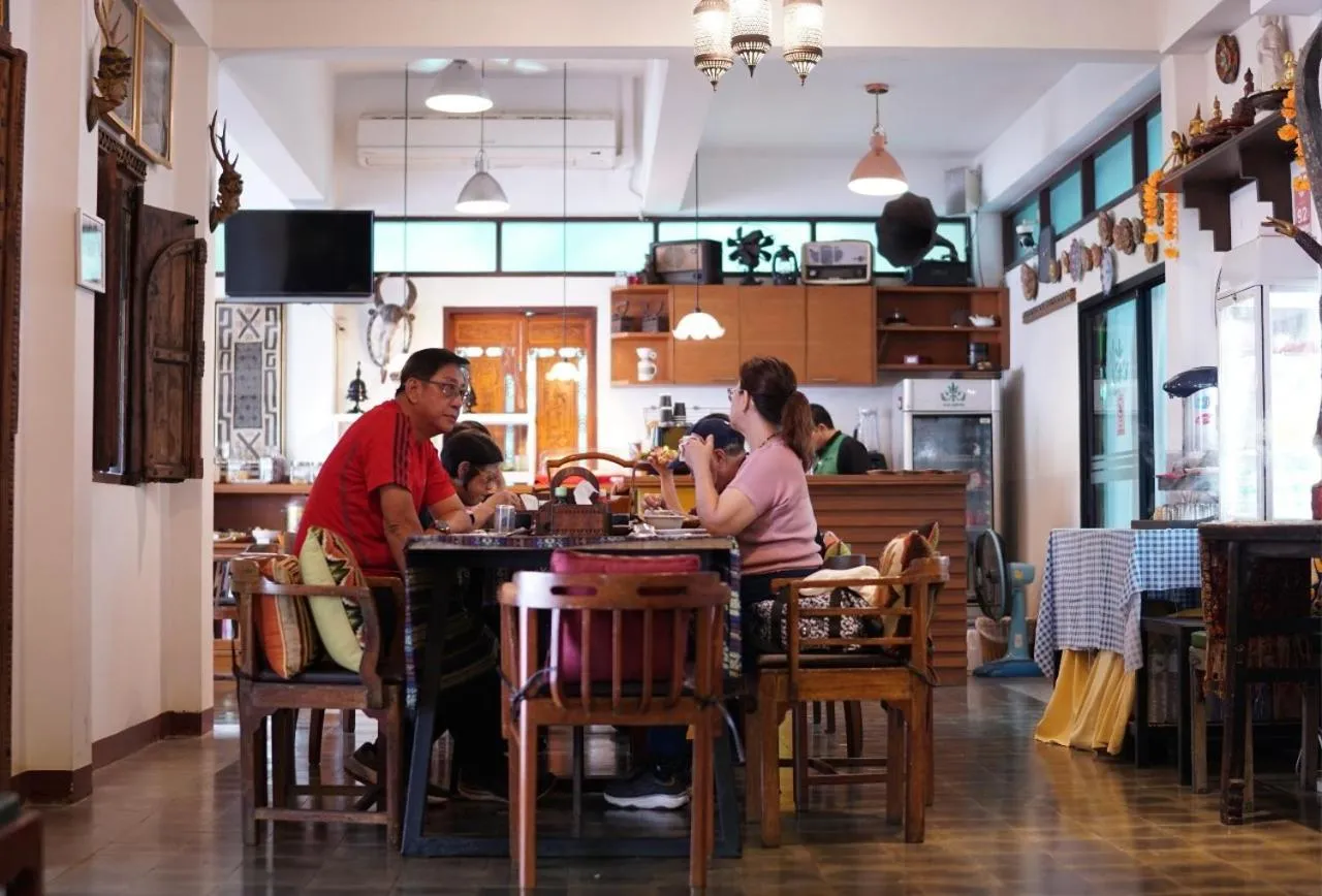 Restaurant/places to eat in Baan Huenphen Boutique Hotel