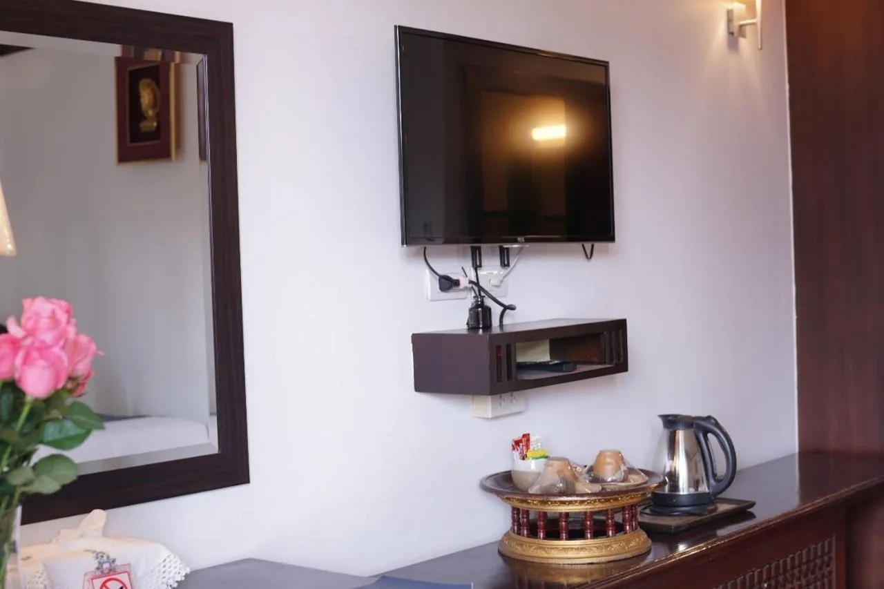 TV and multimedia in Baan Huenphen Boutique Hotel