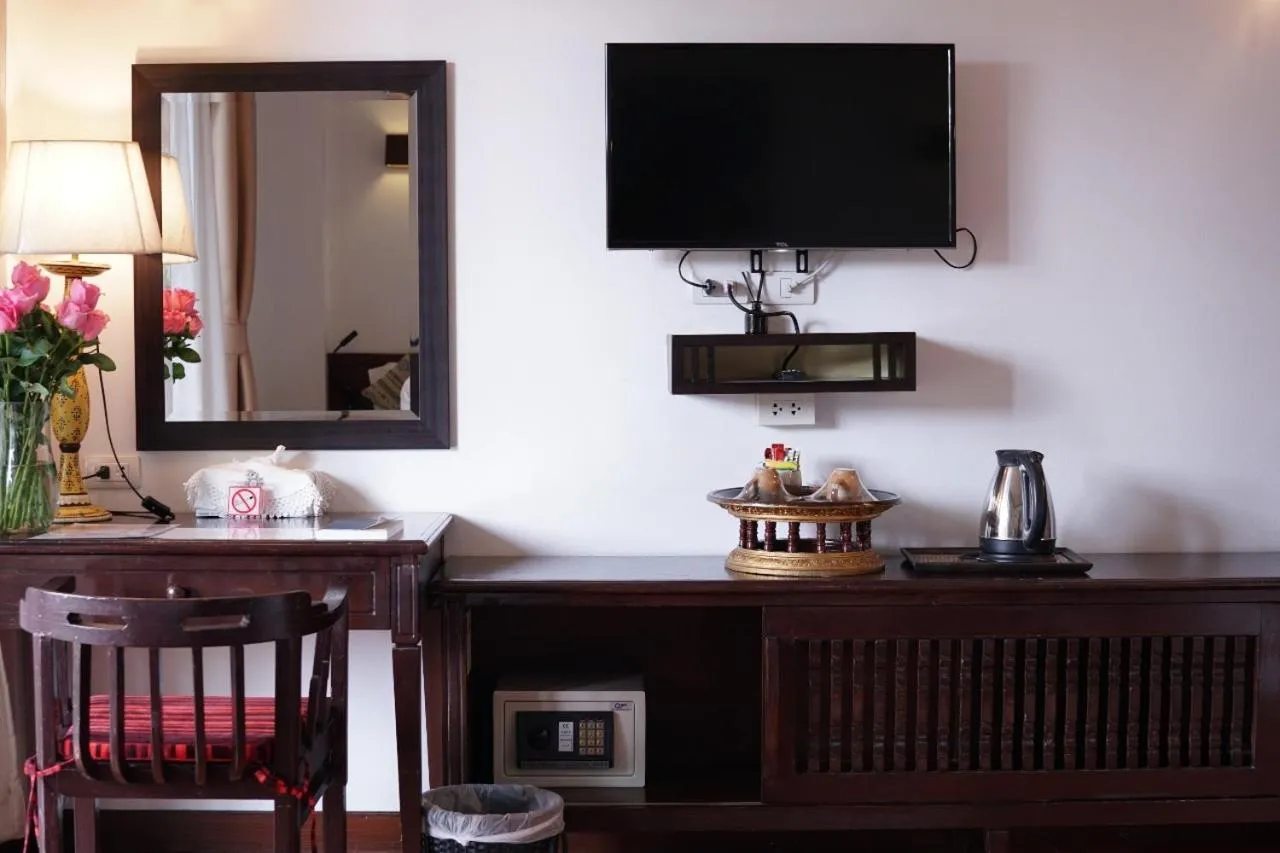 TV and multimedia in Baan Huenphen Boutique Hotel