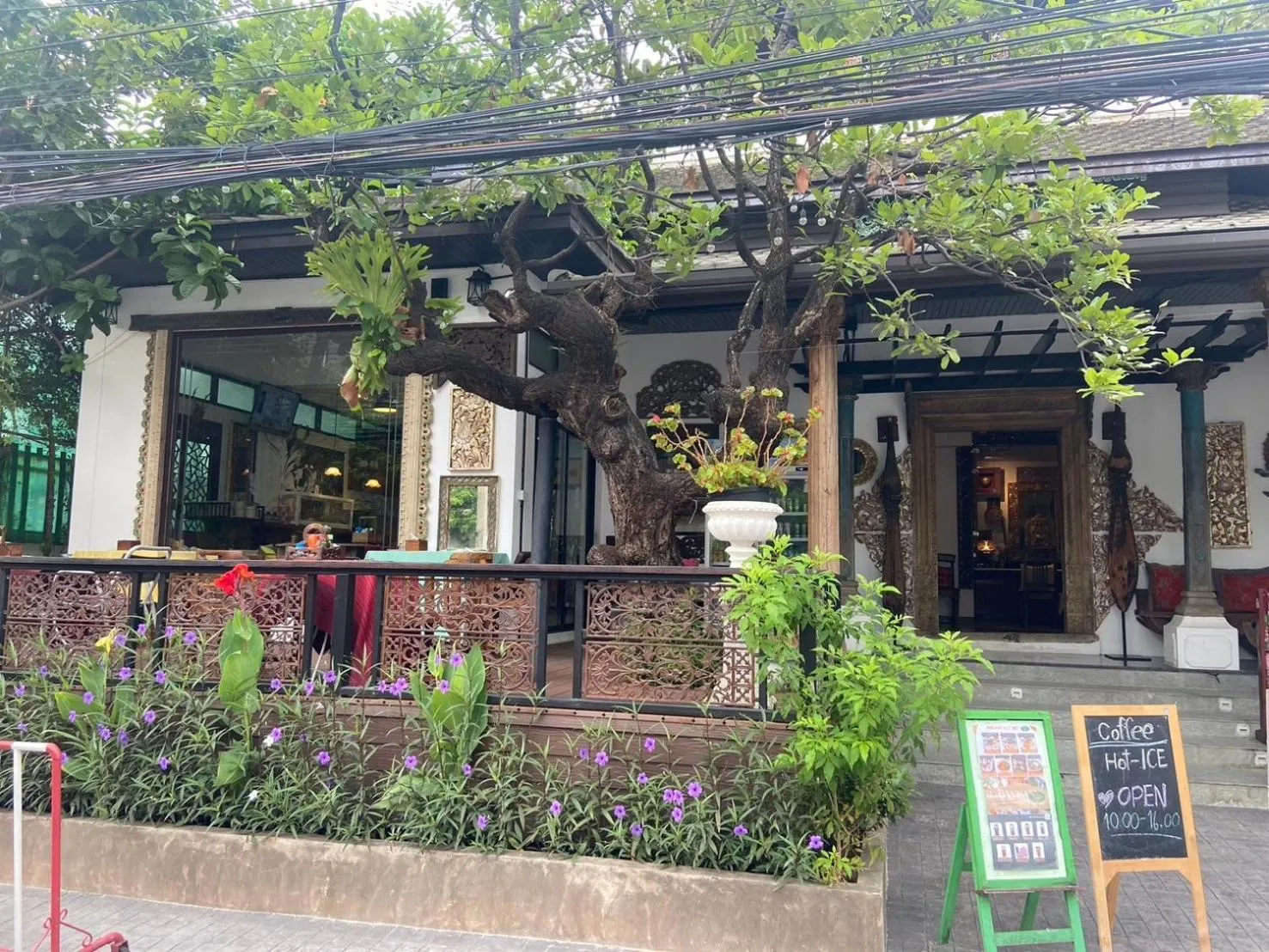 Property building in Baan Huenphen Boutique Hotel