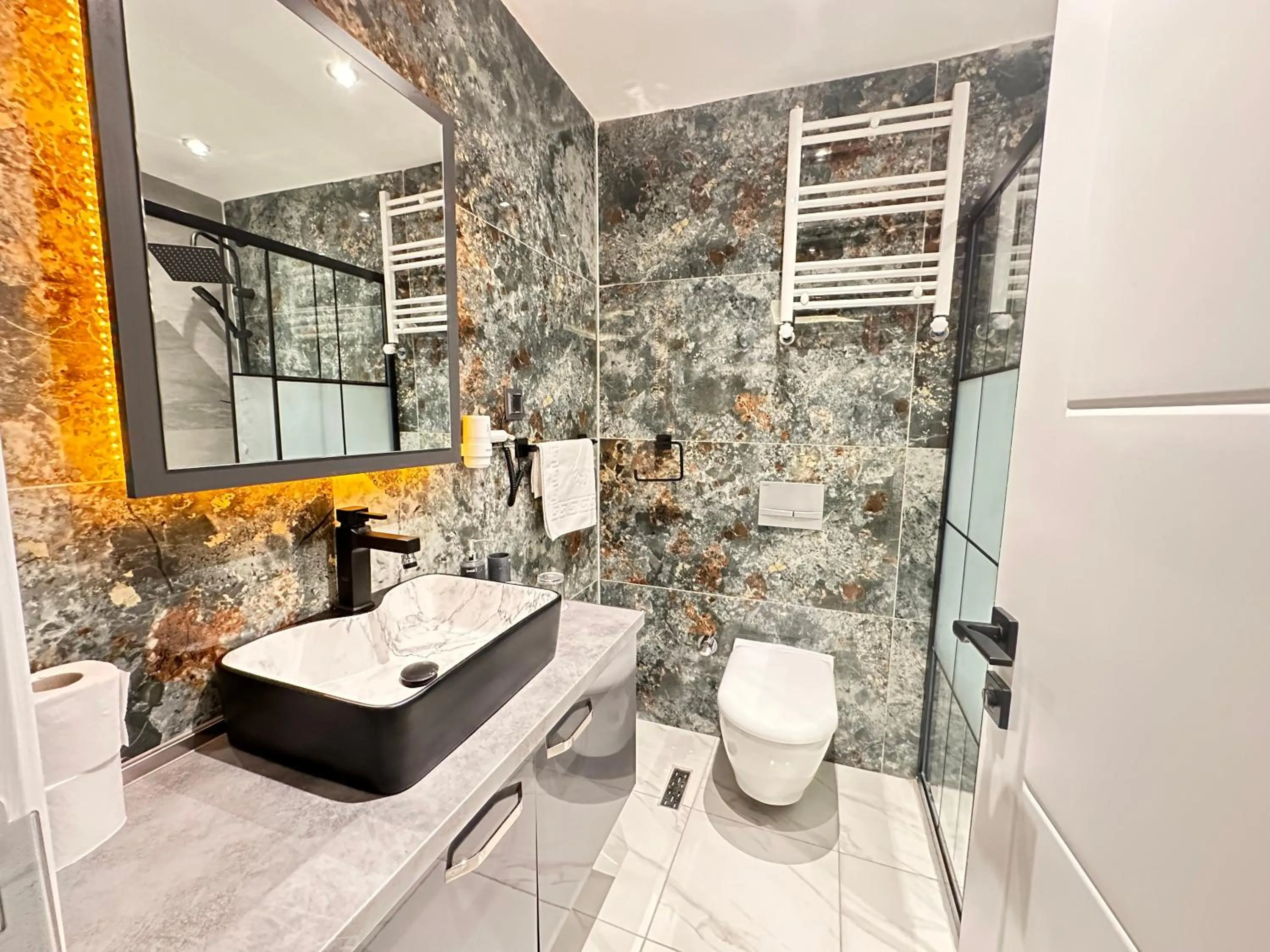 Bathroom in Blue Moonrise Hotel