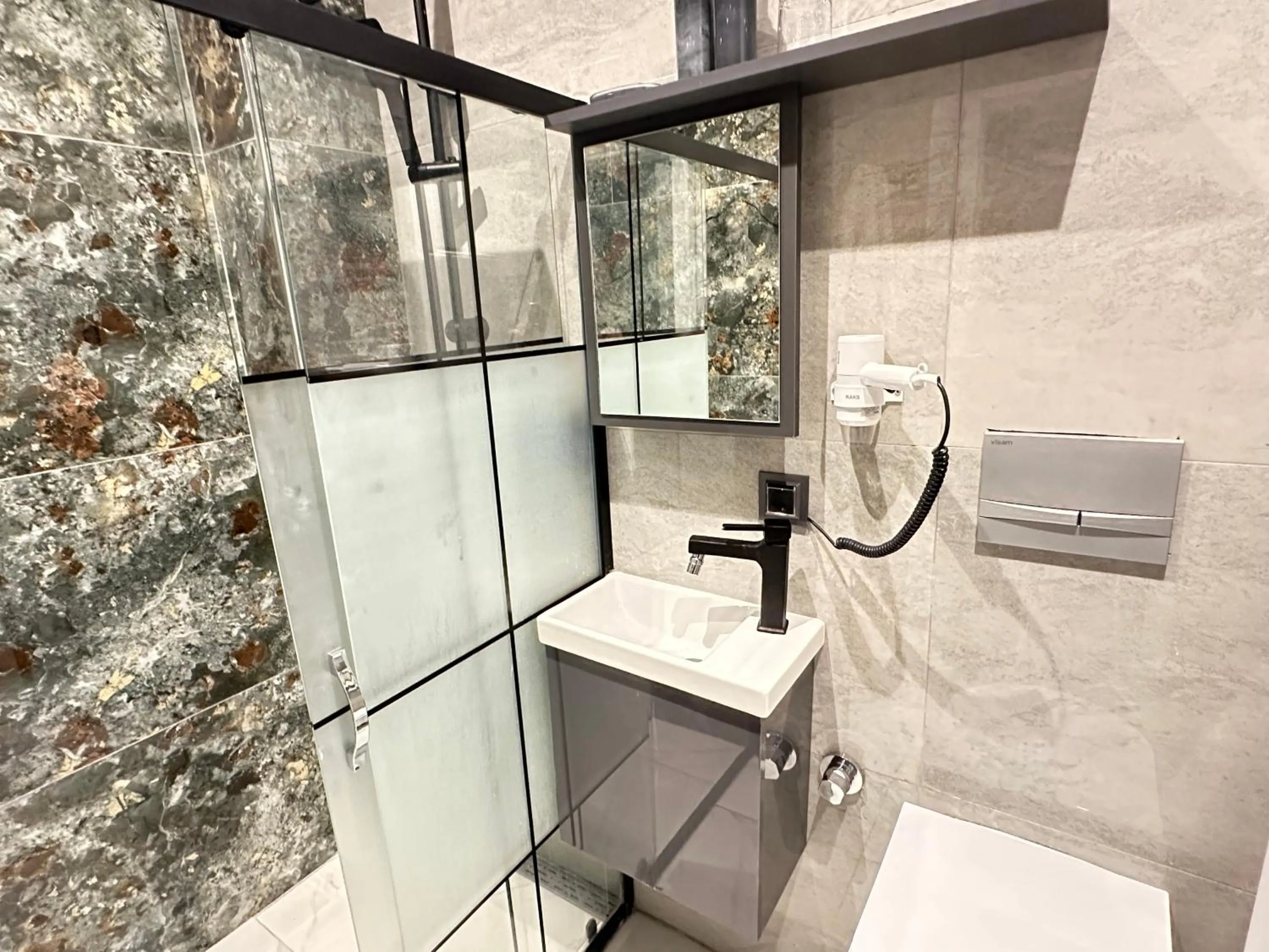 Bathroom in Blue Moonrise Hotel