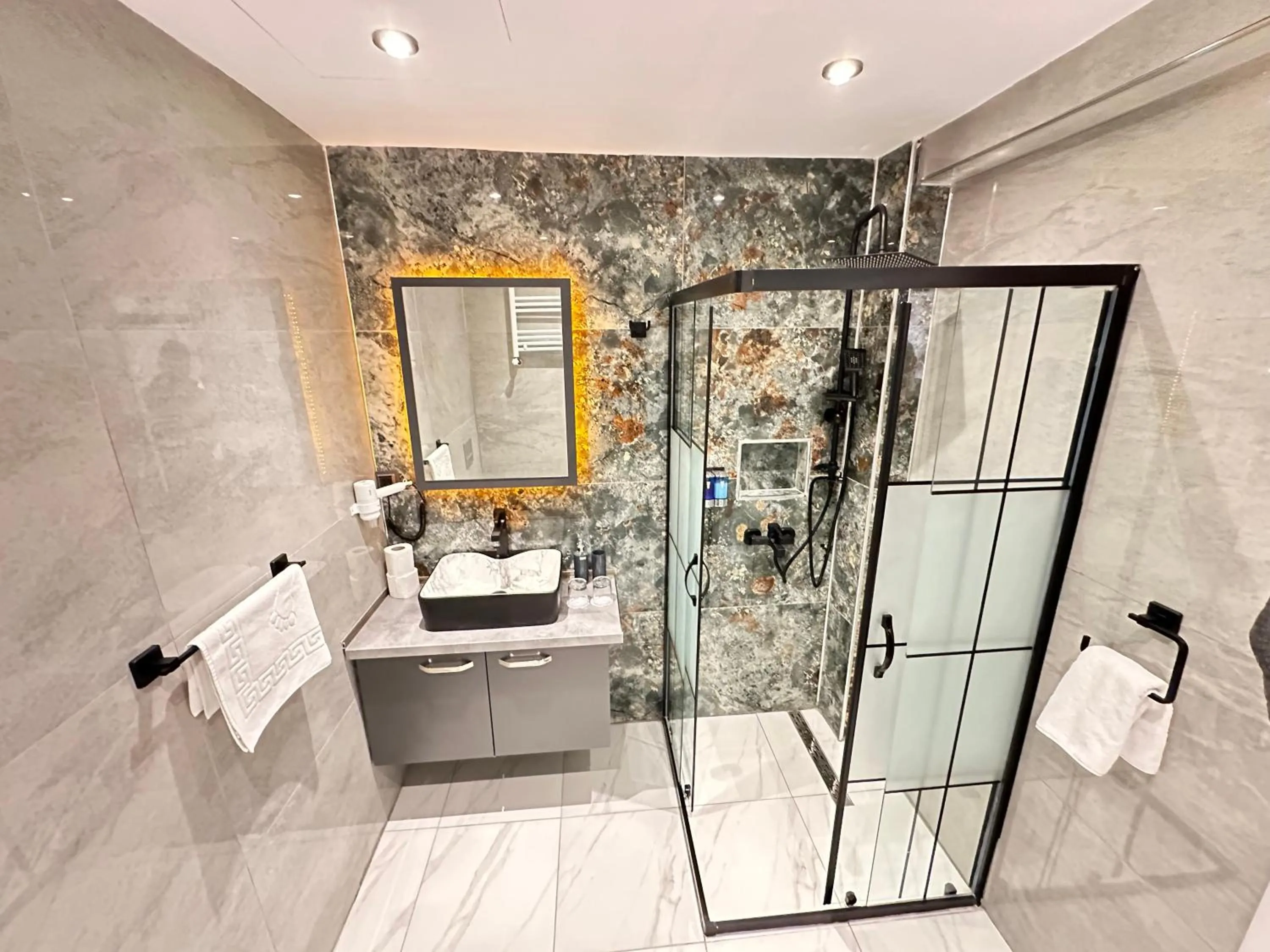 Bathroom in Blue Moonrise Hotel