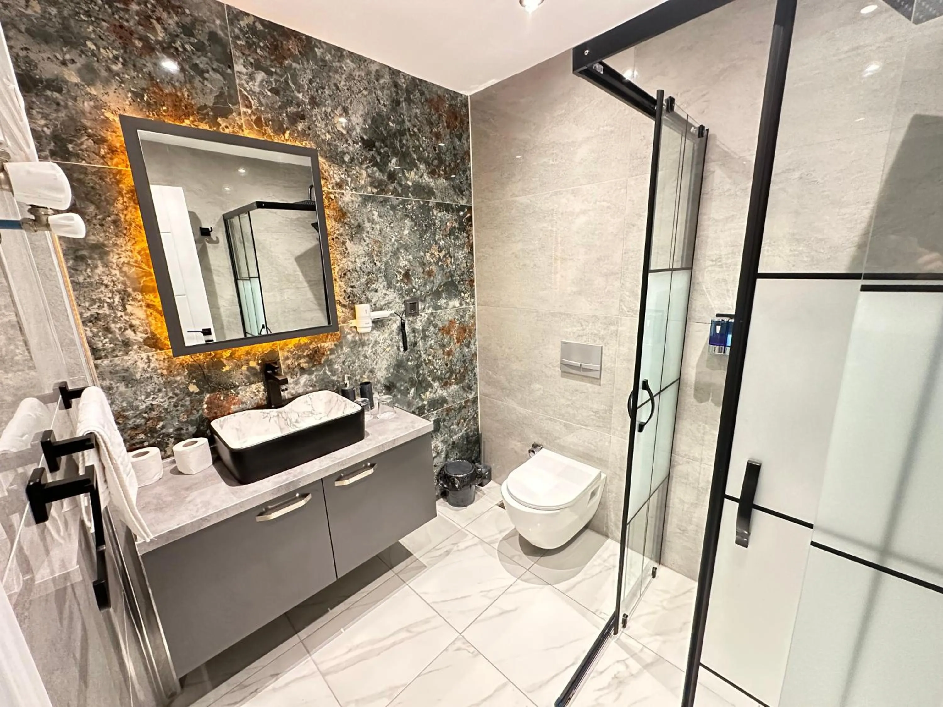 Bathroom in Blue Moonrise Hotel