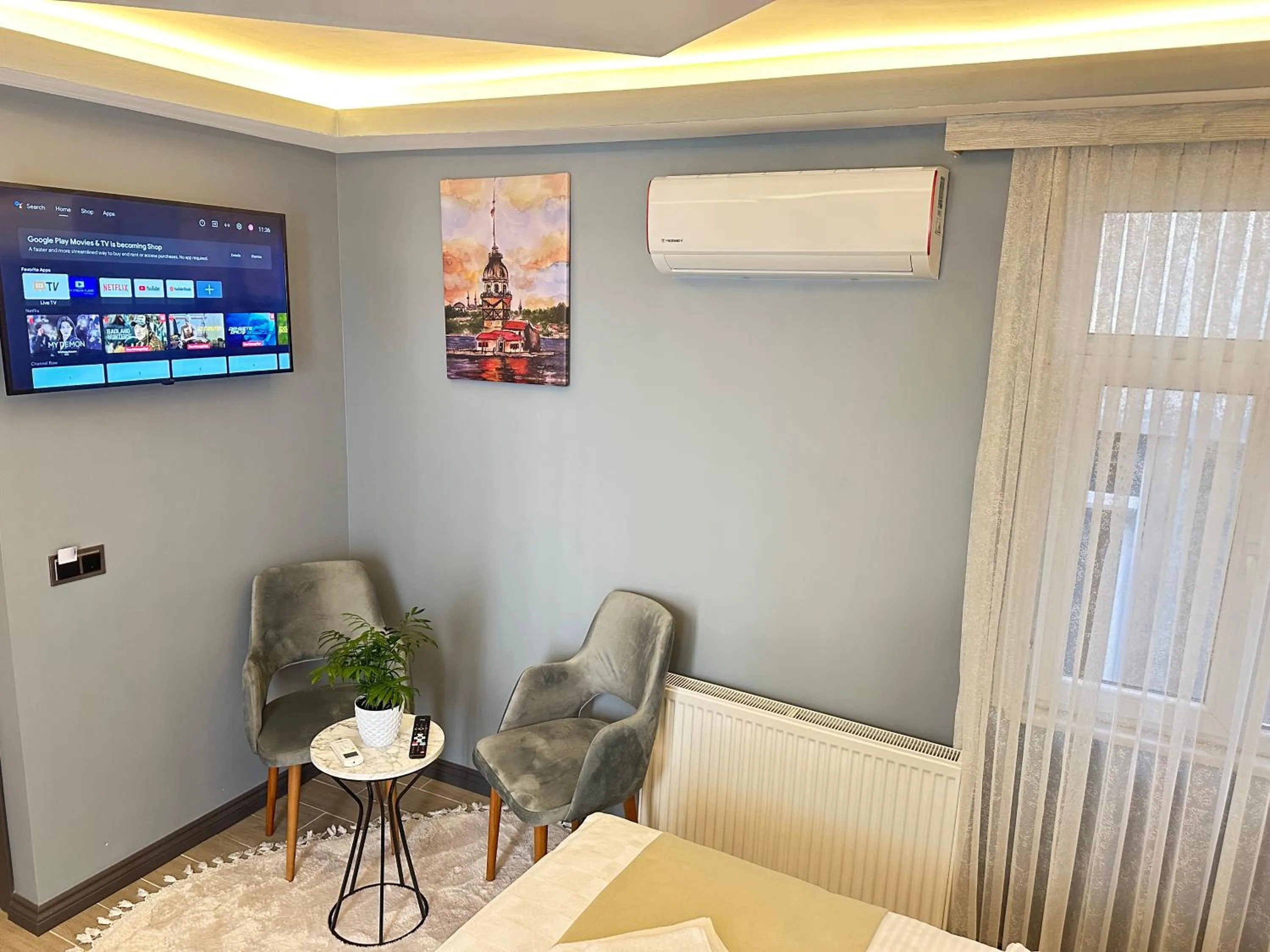 Living room in Blue Moonrise Hotel