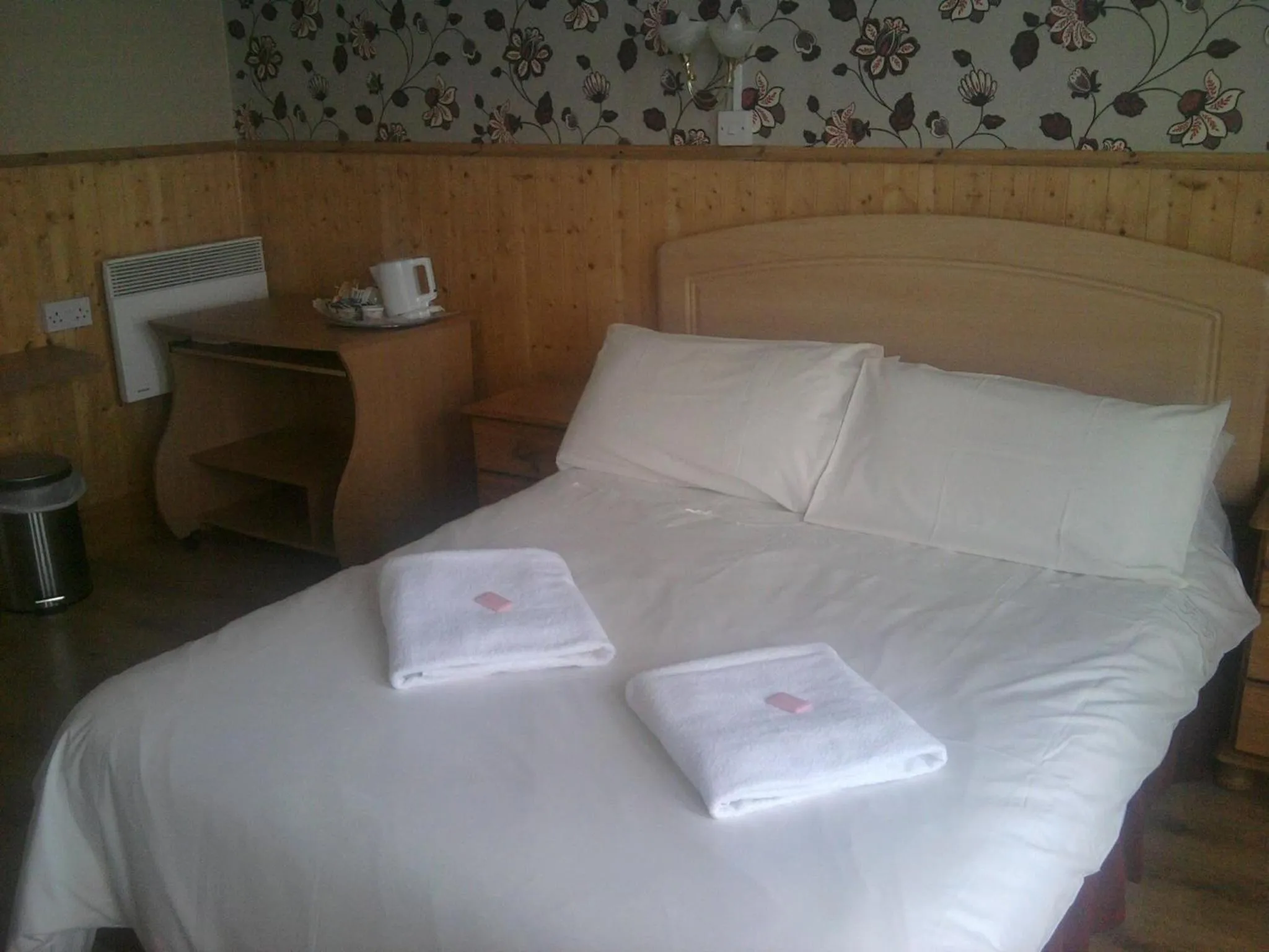 Photo of the whole room, Bed in Trevelyan Hotel