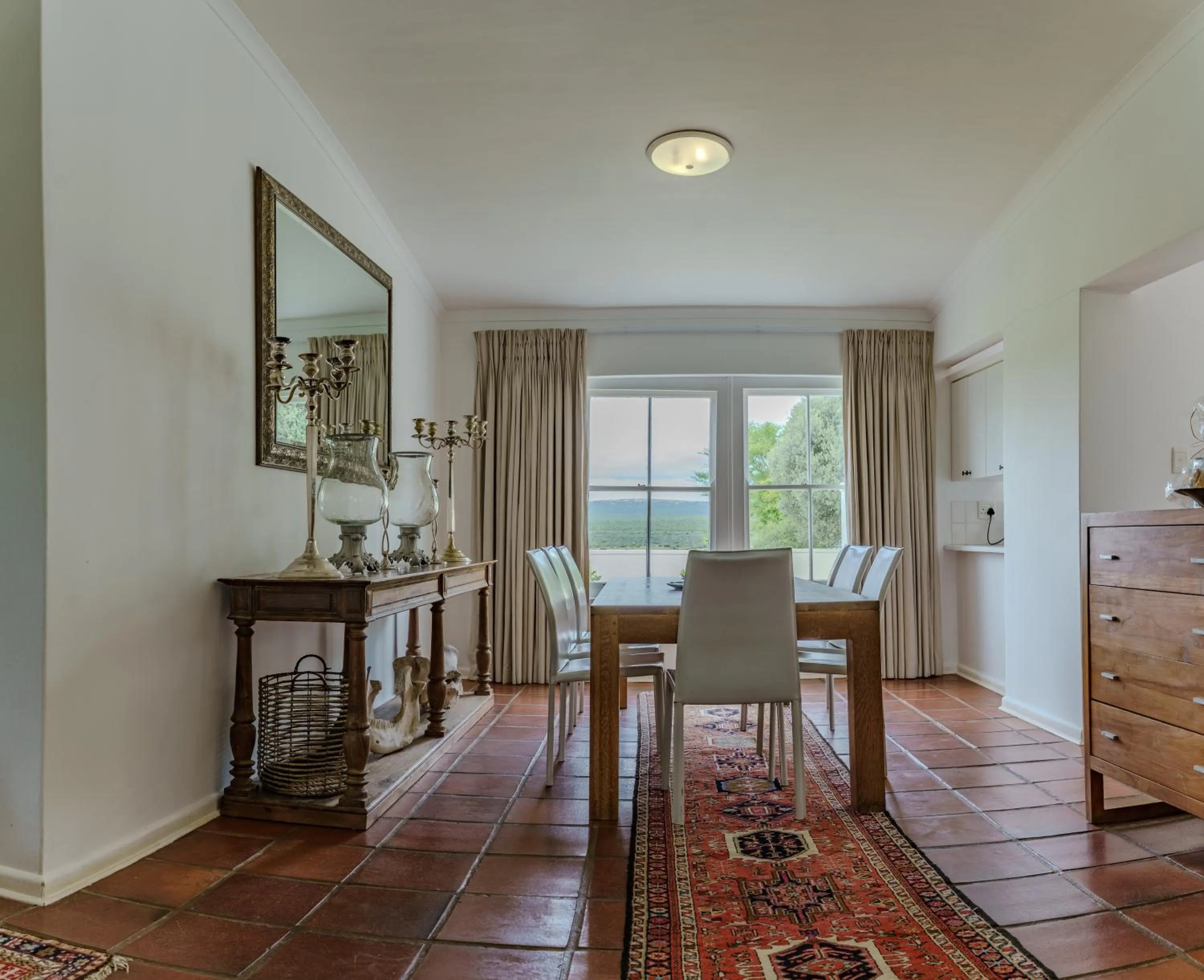 Kitchen or kitchenette in RiverBend Lodge
