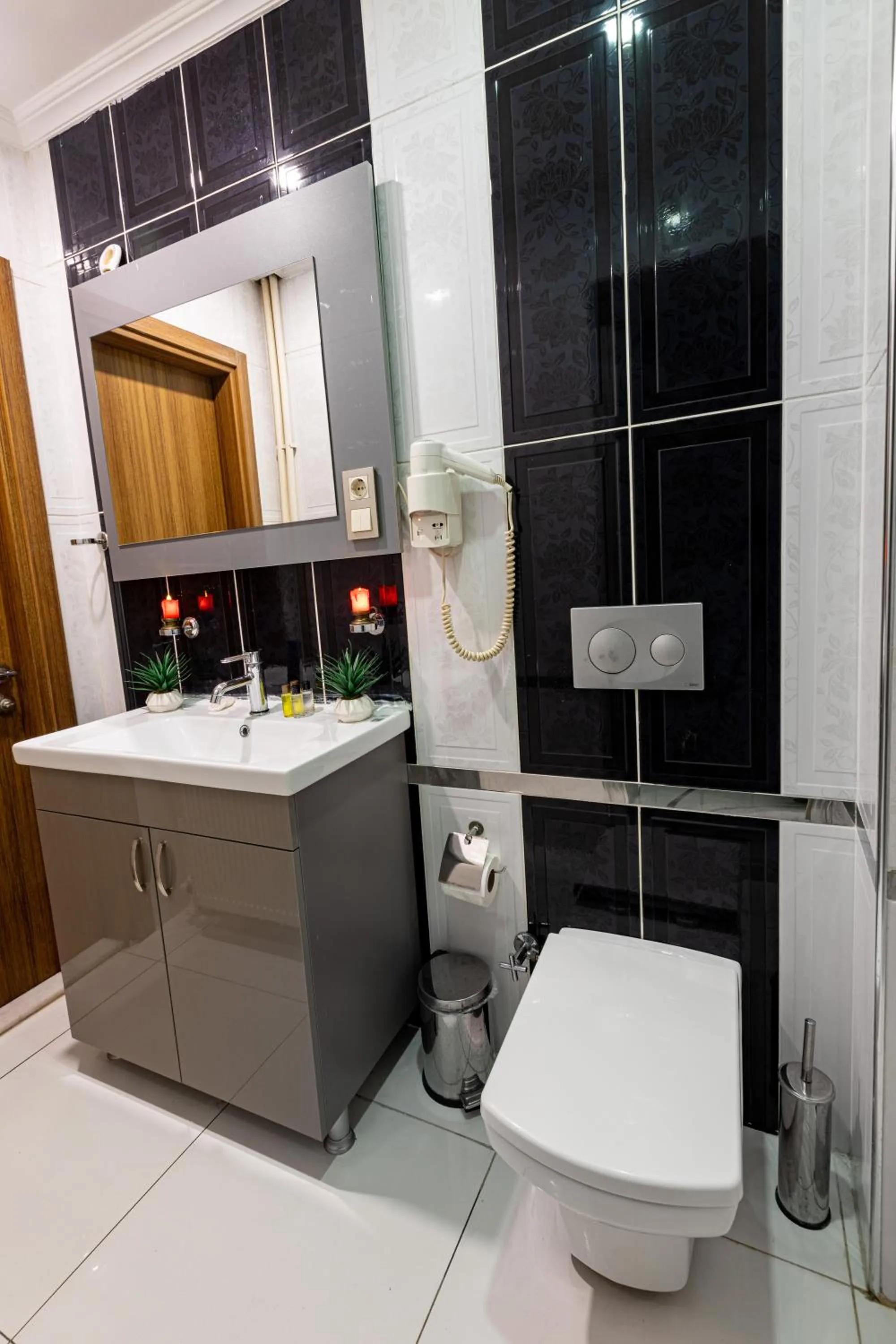 Shower in LINNGA HOTEL & SUITE