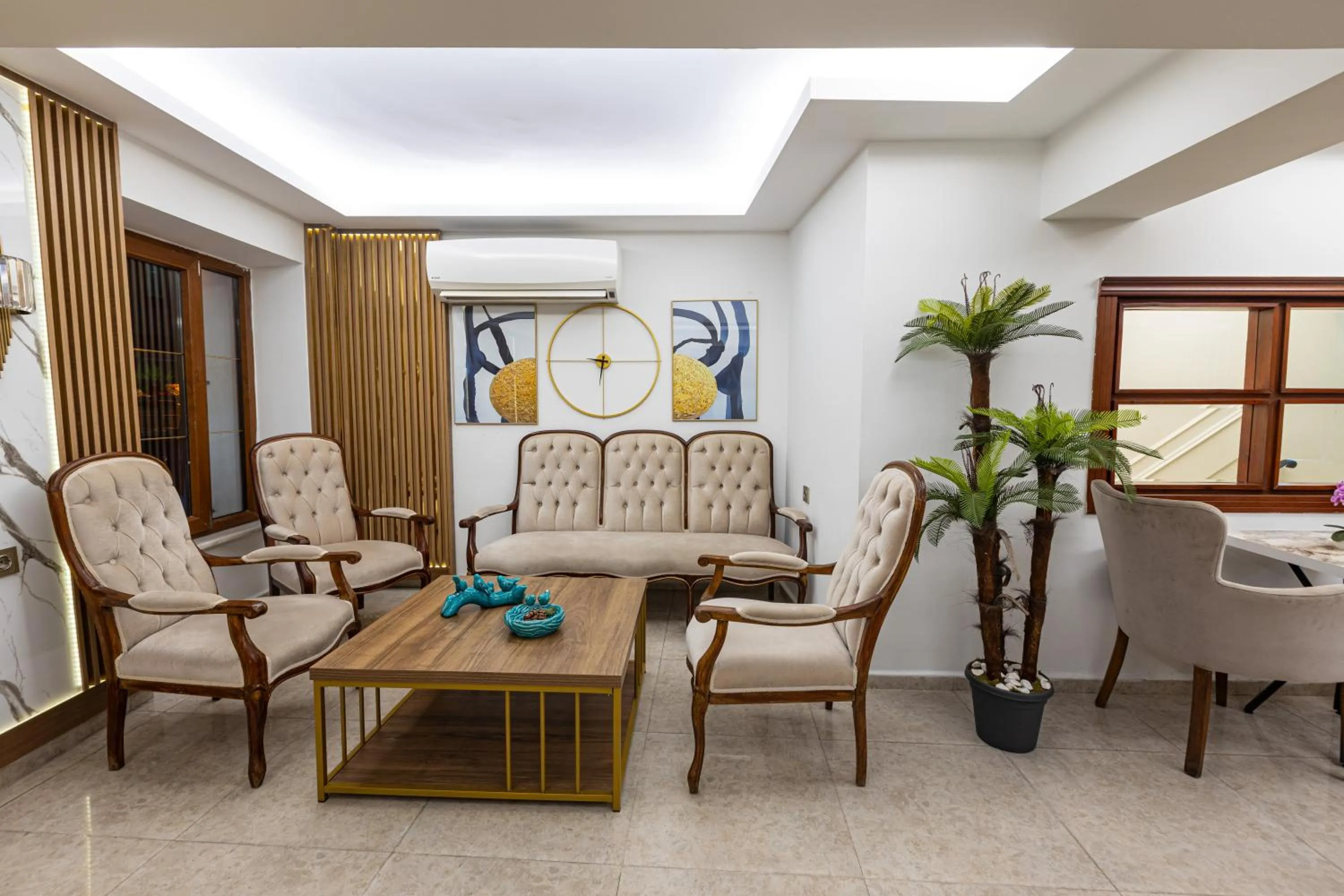 Lobby or reception in LINNGA HOTEL & SUITE