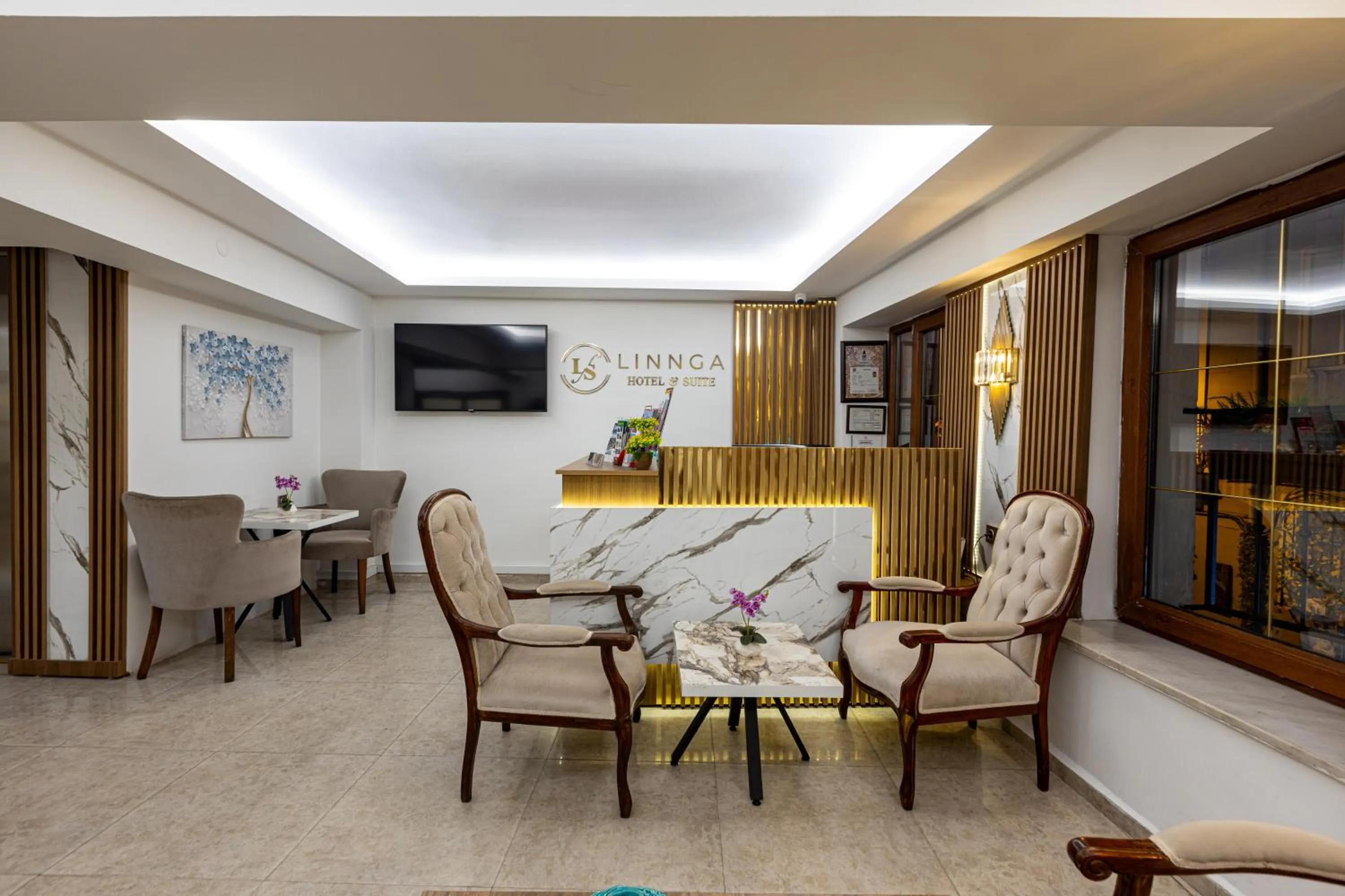 Lobby or reception in LINNGA HOTEL & SUITE