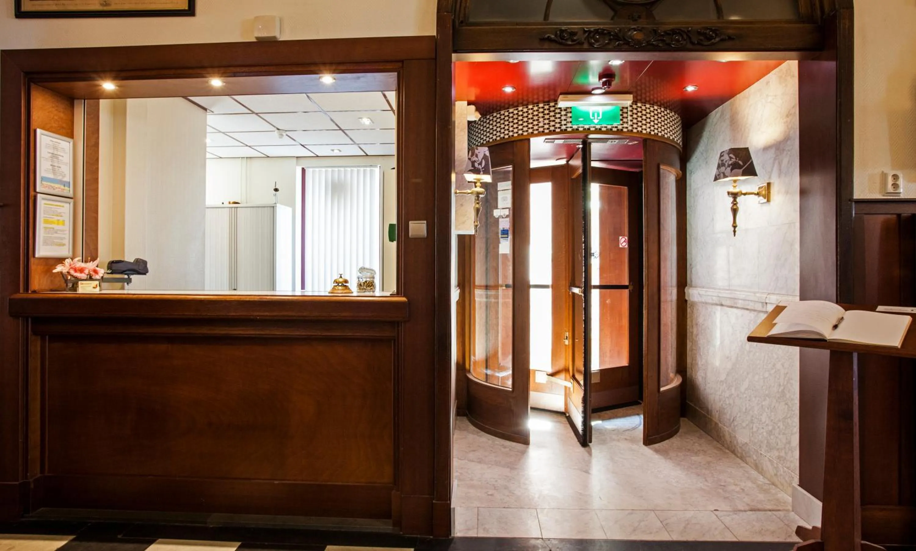 Facade/entrance in Strandhotel Scheveningen