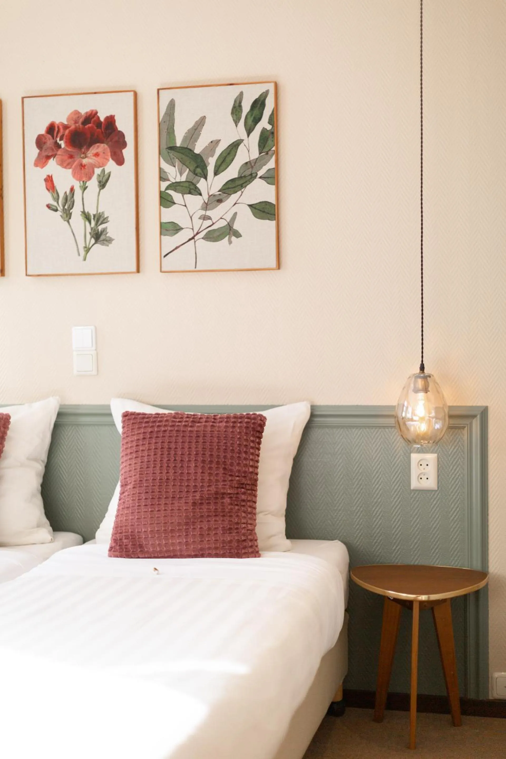 Photo of the whole room, Bed in Strandhotel Scheveningen