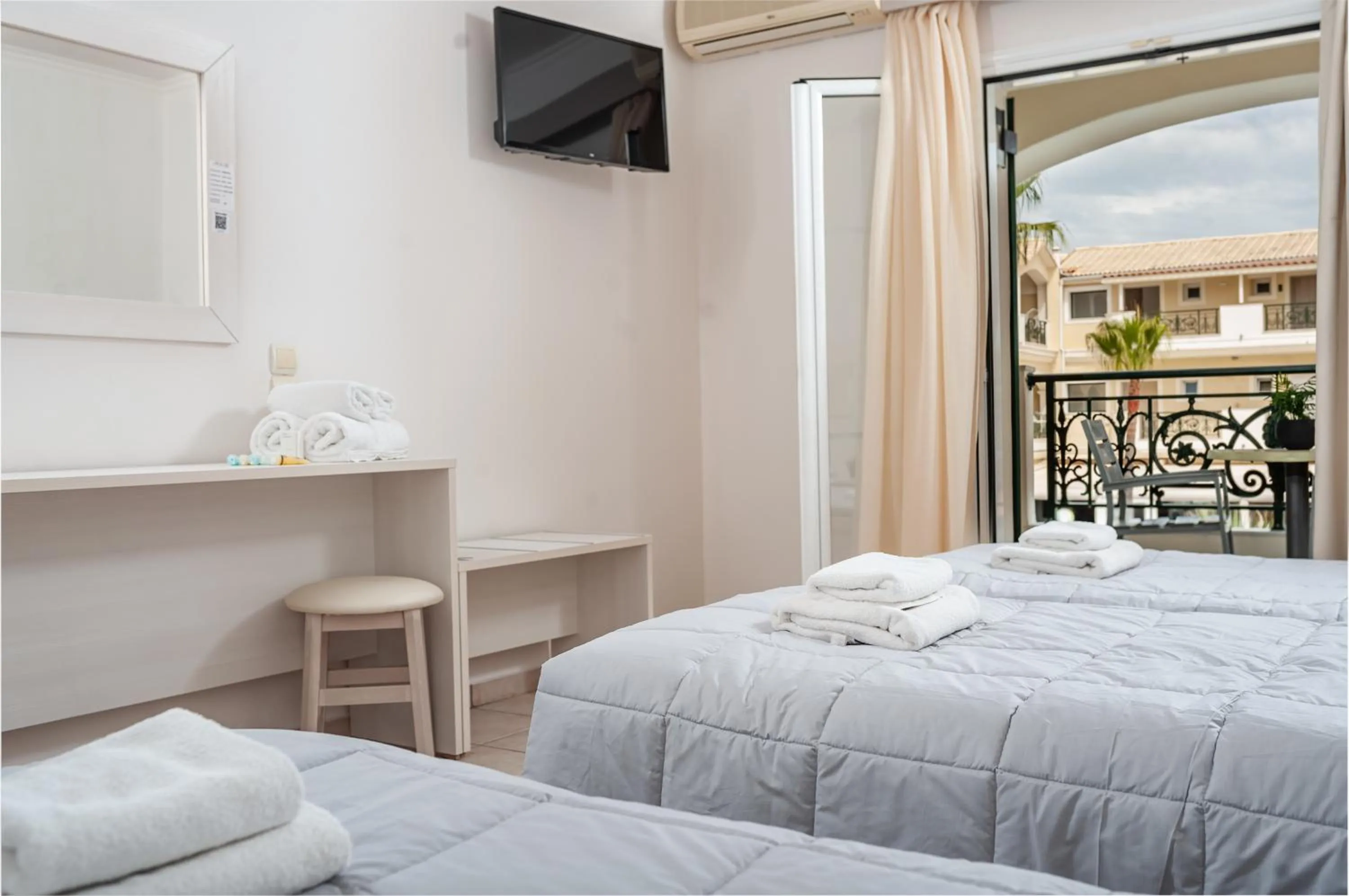 Bedroom, Bed in Zante Atlantis Hotel