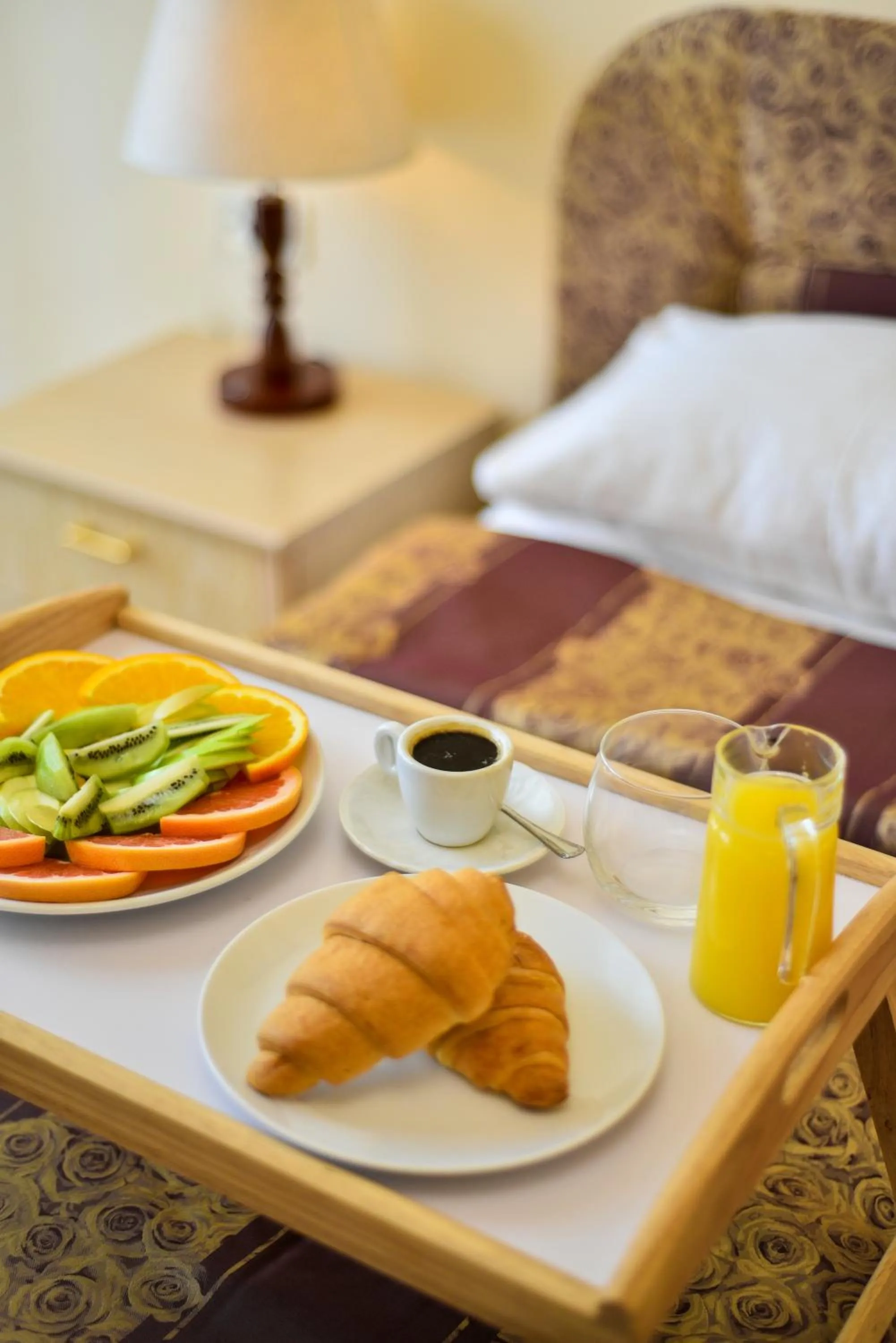 Food and drinks, Bed in METROPOL HOTEL Yerevan