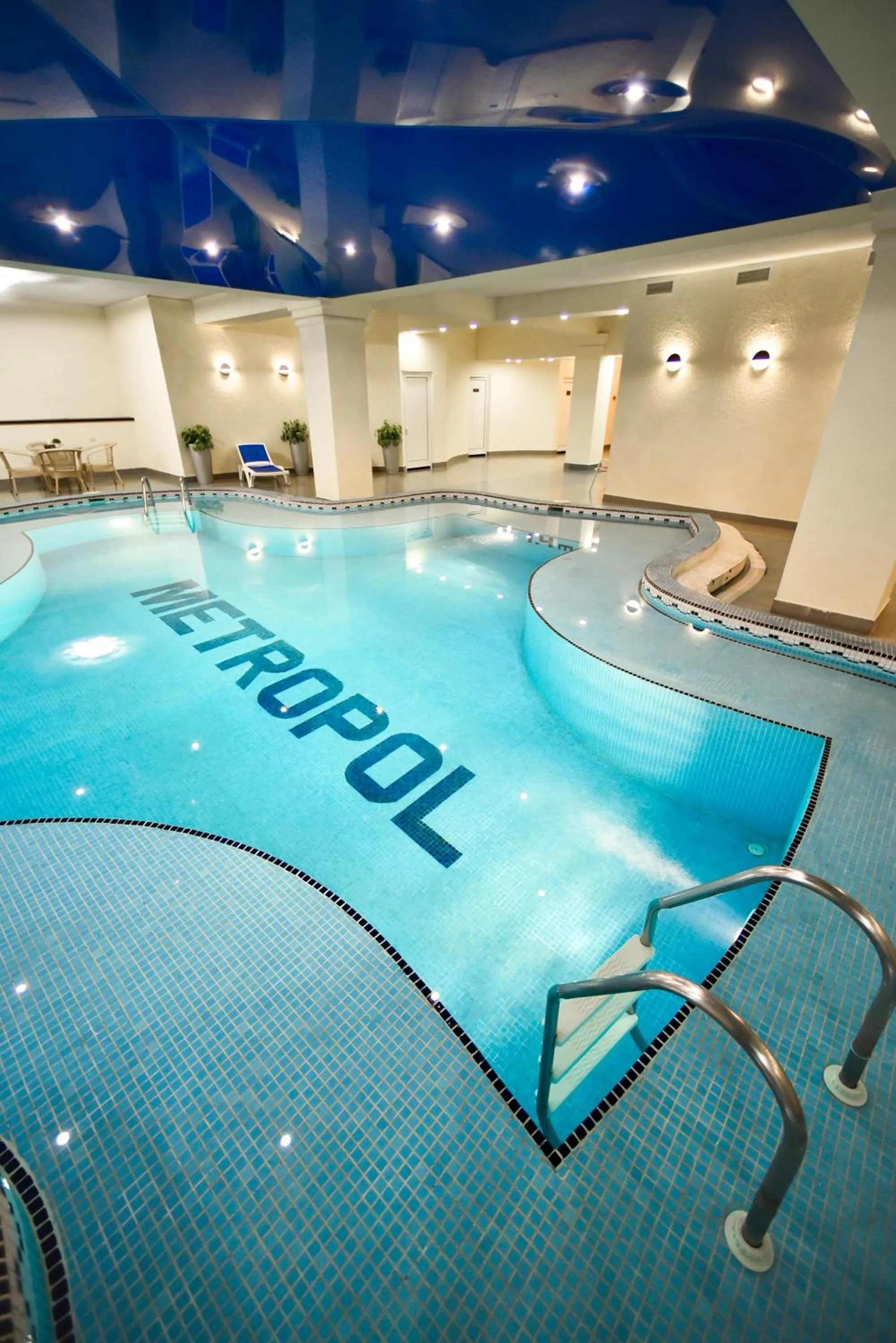 Swimming pool in METROPOL HOTEL Yerevan