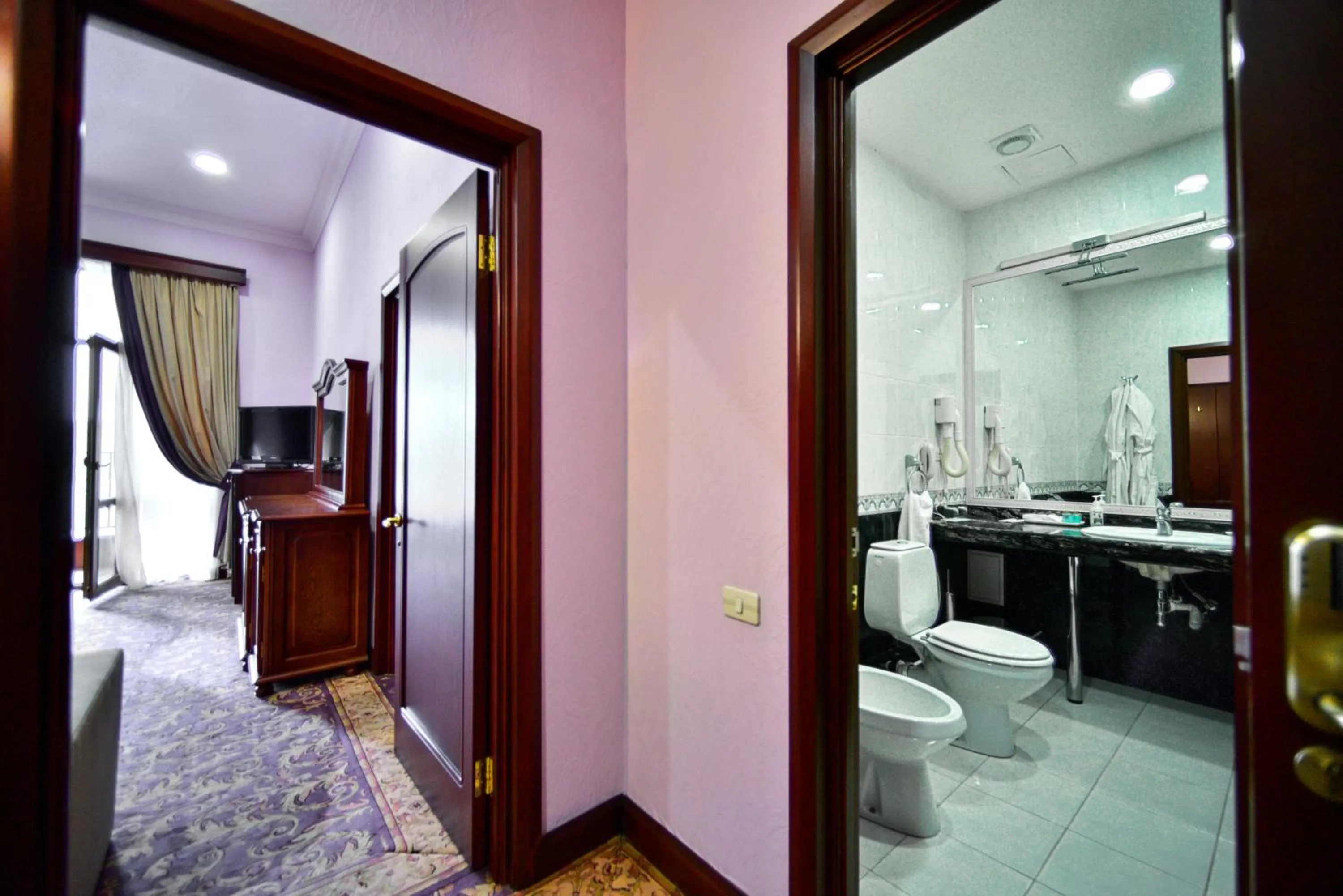 Toilet in METROPOL HOTEL Yerevan