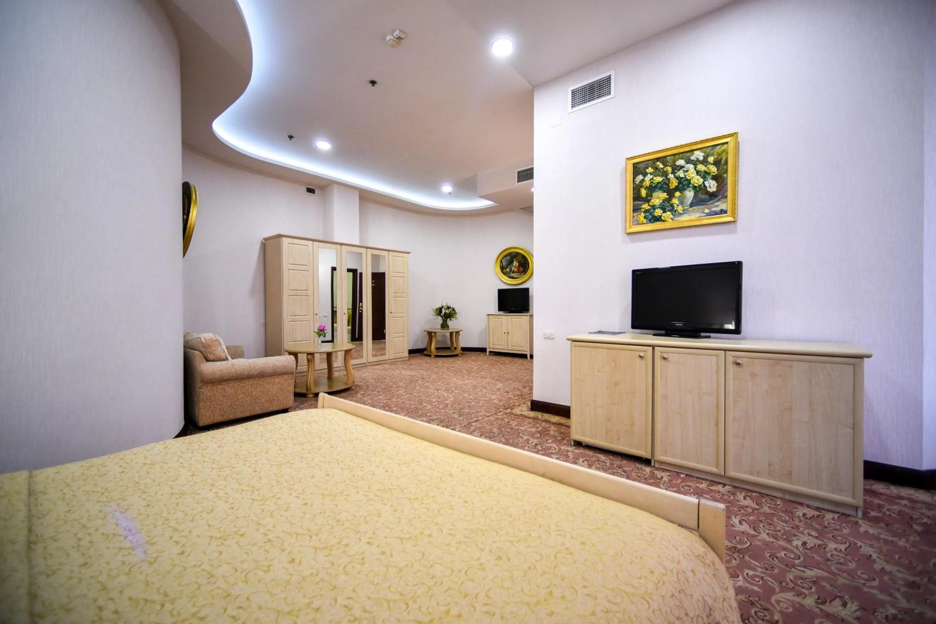 Bed in METROPOL HOTEL Yerevan