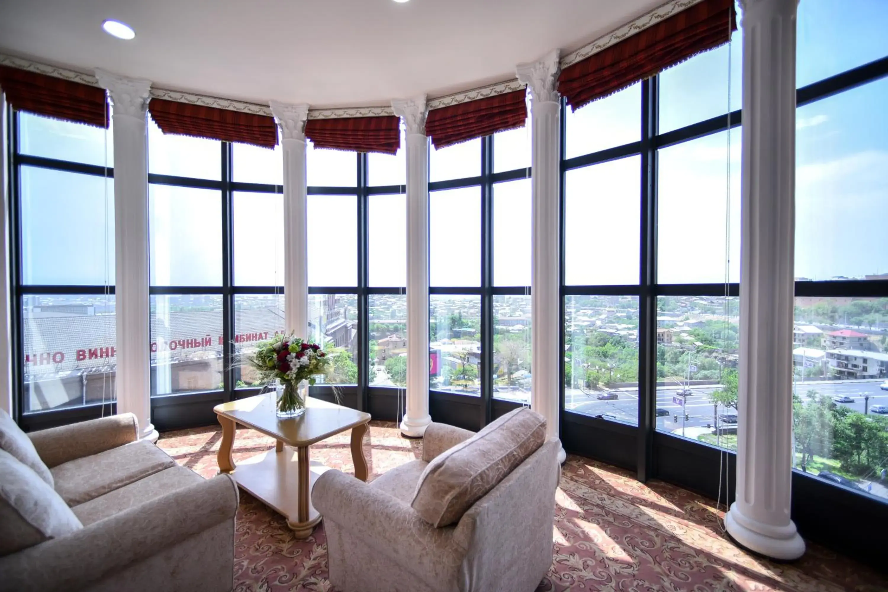 Suite with Mountain View in METROPOL HOTEL Yerevan Suite with Mountain View in METROPOL HOTEL Yerevan