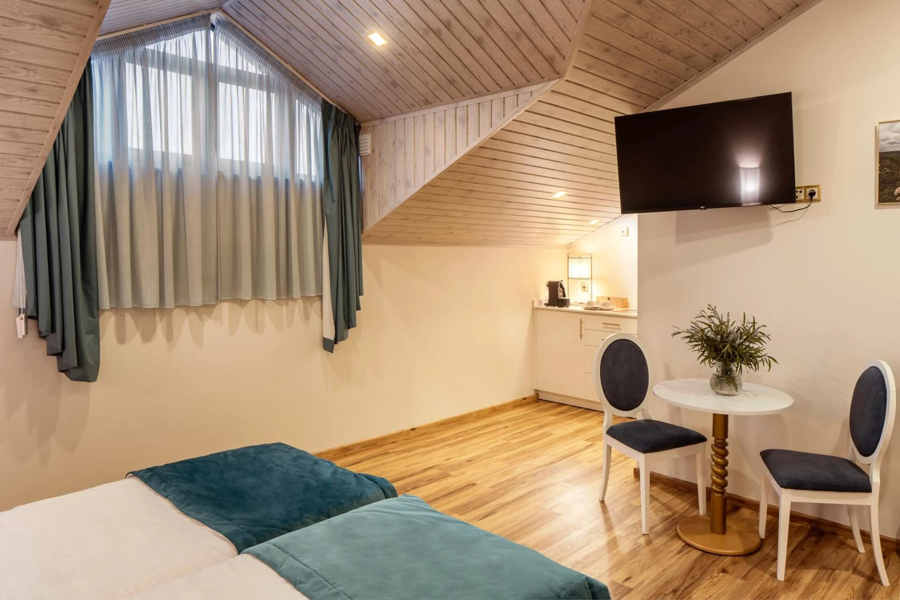 Kitchen or kitchenette, Bed in Palace Hotel de Midões