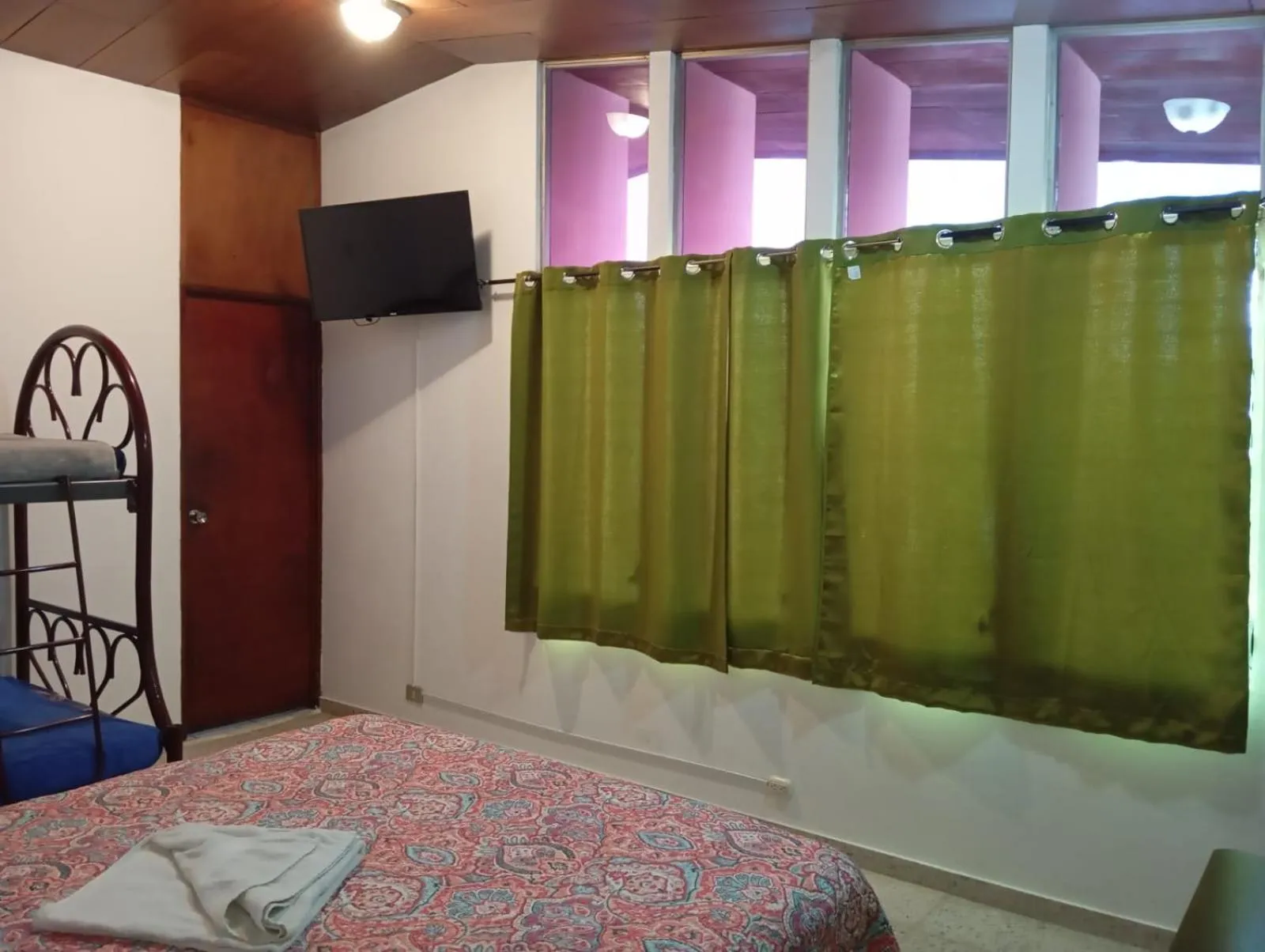 Bed in Volcano Hostal y Restaurante