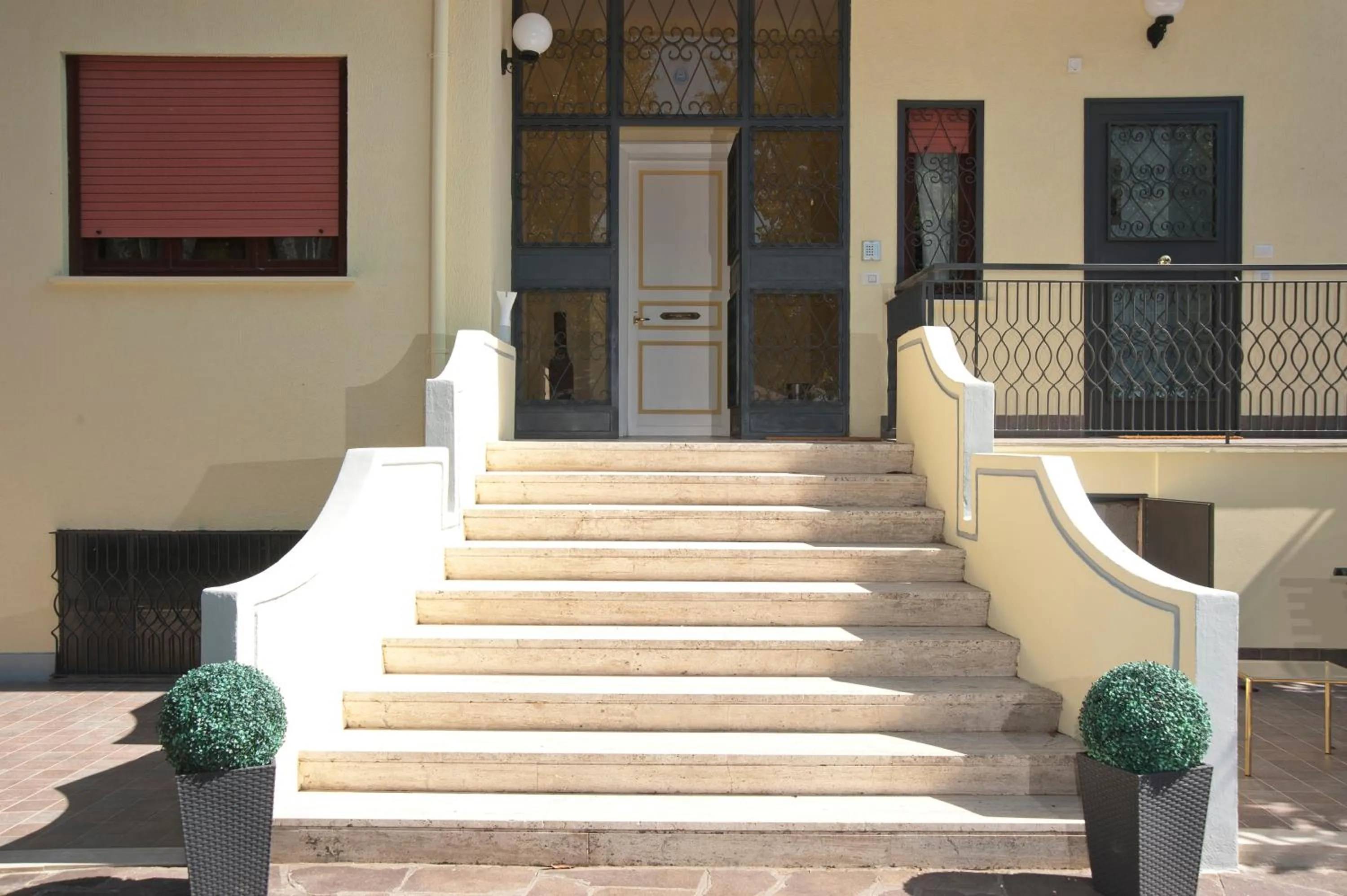 Facade/entrance in Domus in Viridi