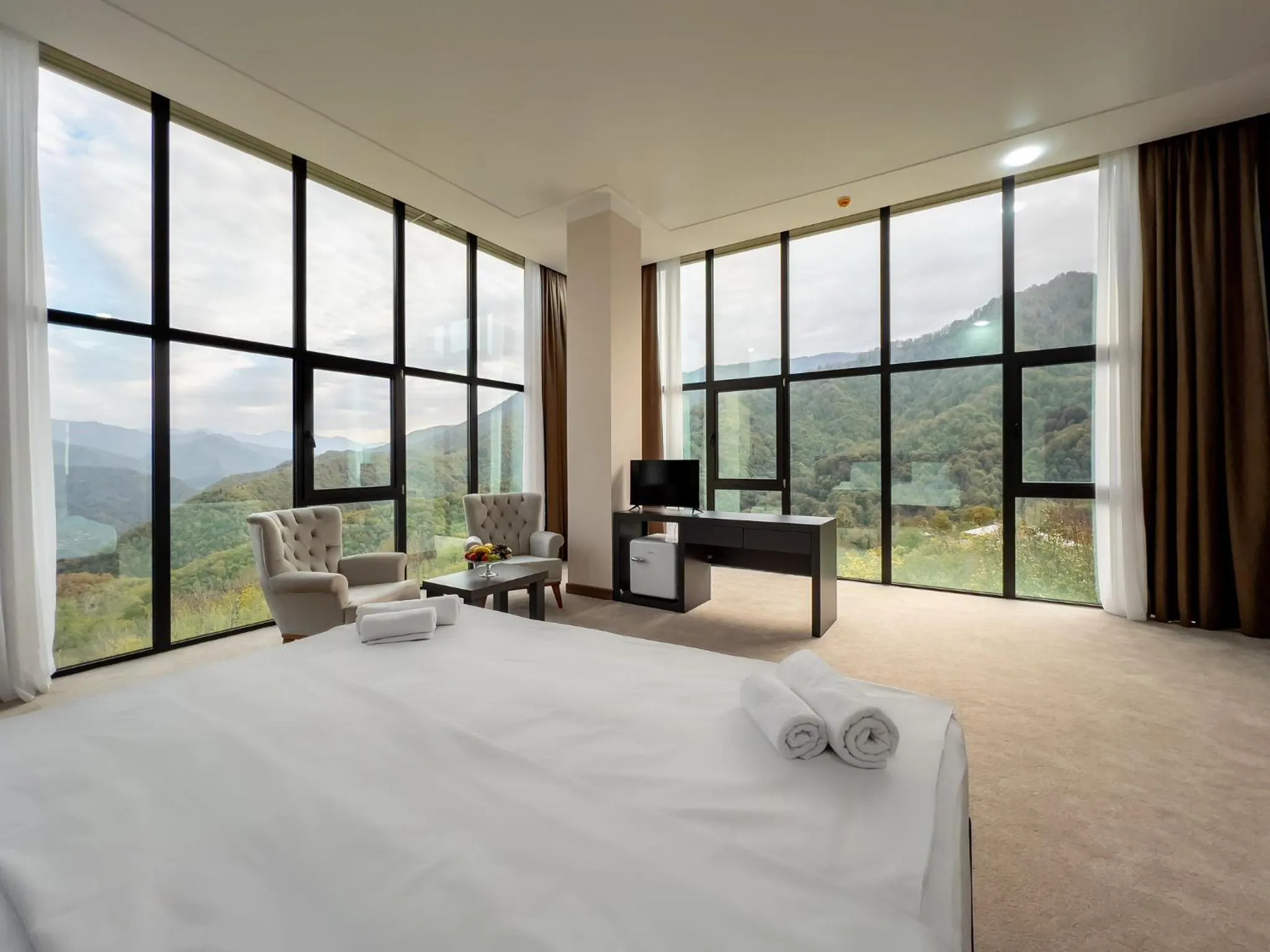 Communal lounge/ TV room, Bed in Chateau Milisi