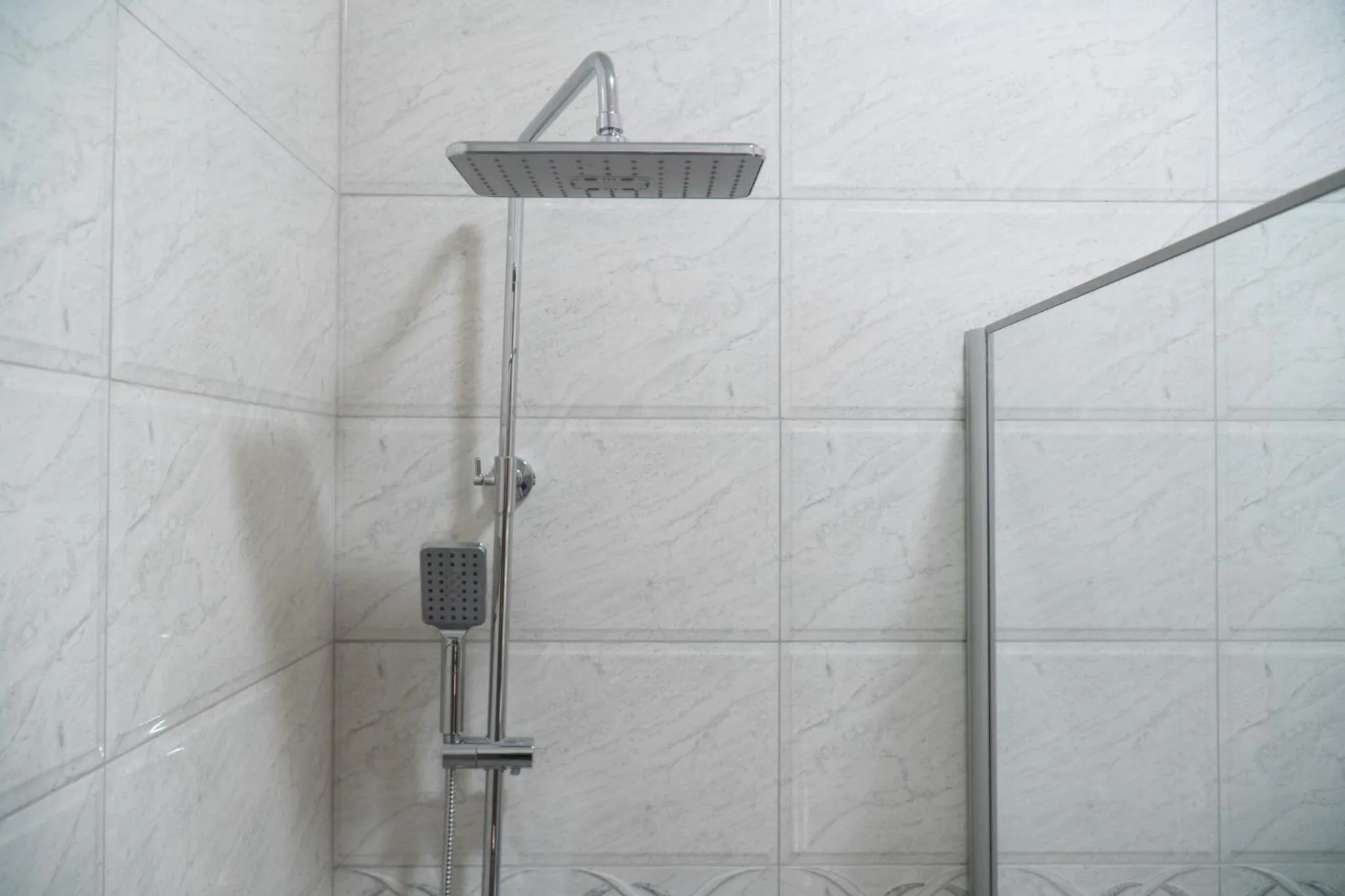 Shower in Chateau Milisi