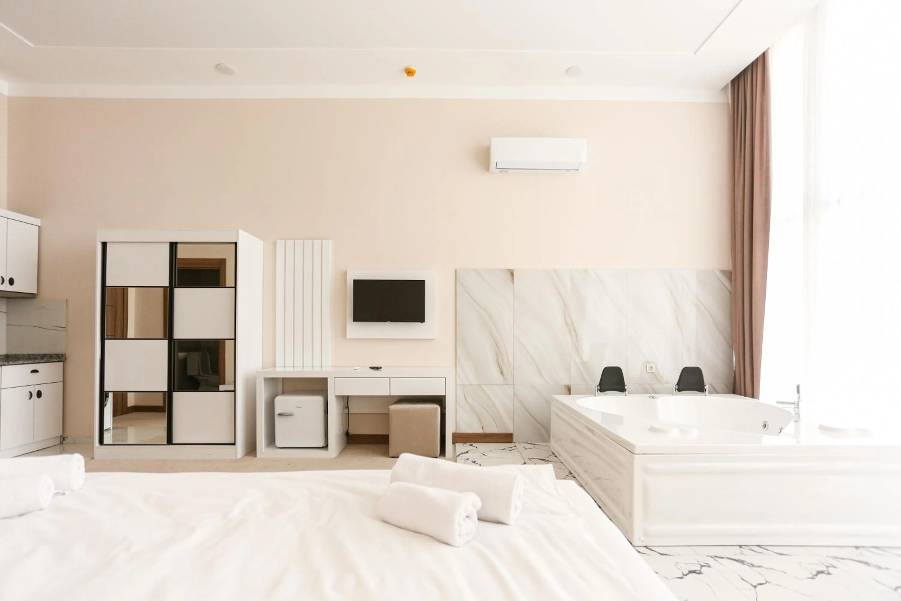 Bedroom, Bed in Chateau Milisi