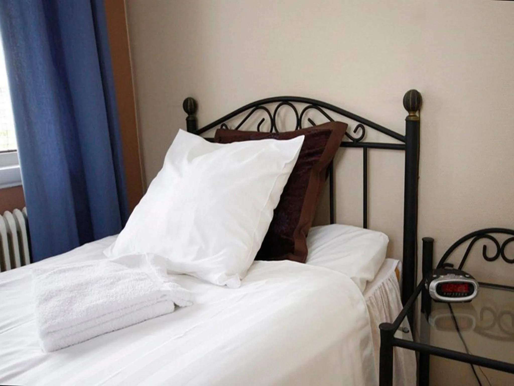 Decorative detail, Bed in Hotell Zlafen Bed and Breakfast